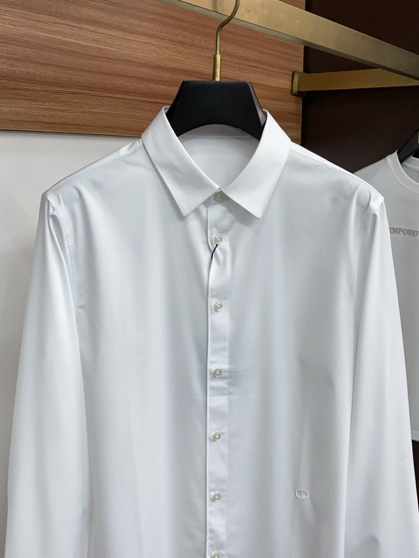 迪奥 专柜最新款长袖衬衣，贸易公司渠道稀出，领先官网发售！经典休闲衬衫搭配独特的法式领设计，胸口精字母刺