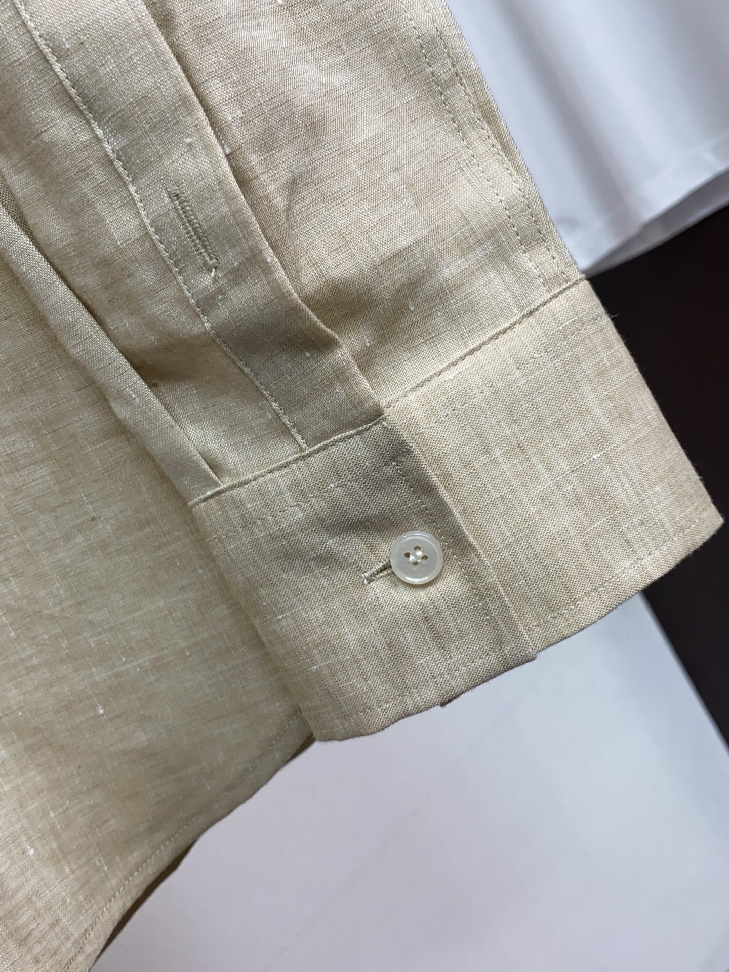 顶级 杰尼亚 老钱风 2026春夏新款衬衣外套好穿不挑身材在搭配上没有太多的限制 随意简洁的衬托其他单品