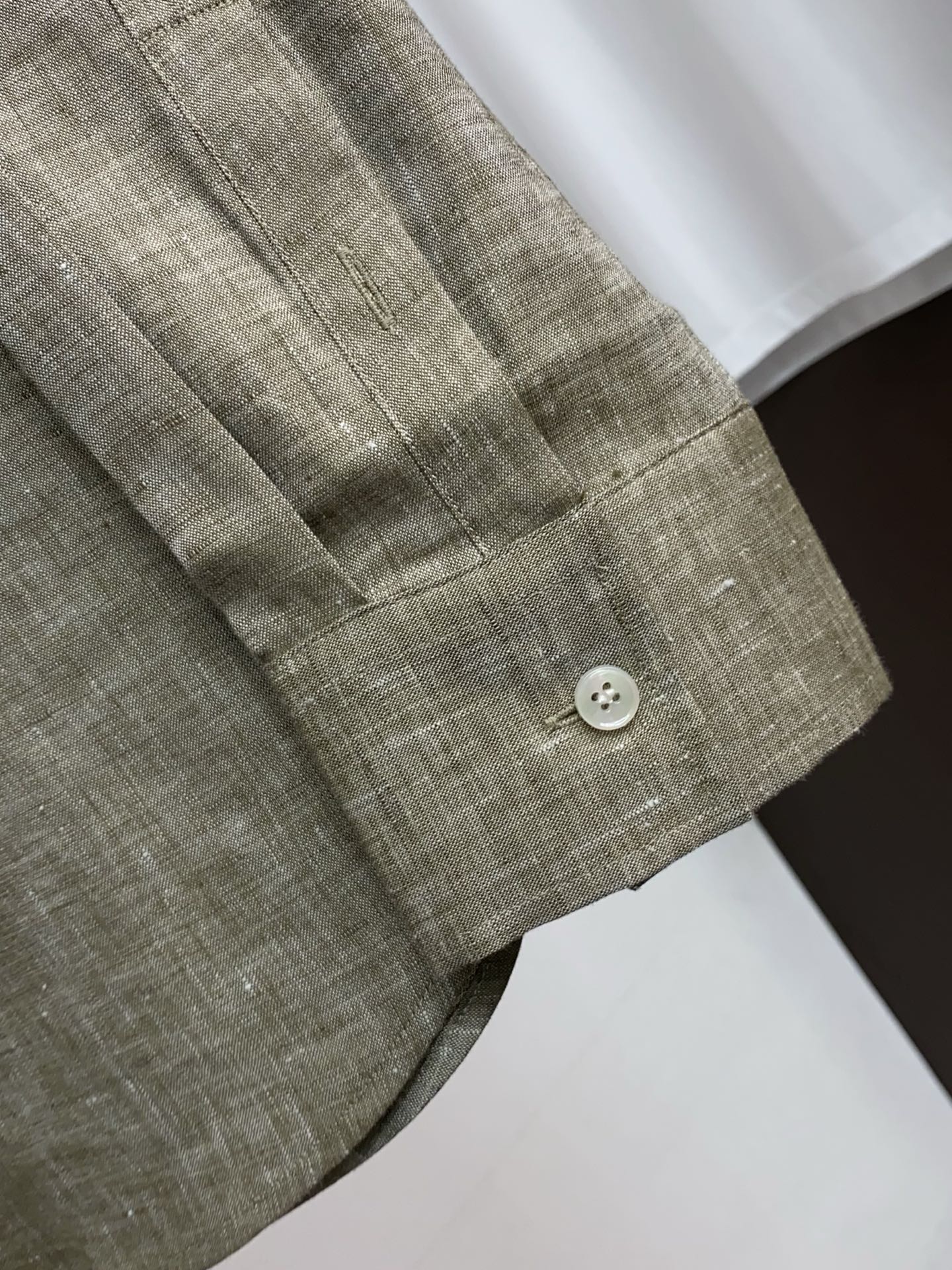 顶级 杰尼亚 老钱风 2026春夏新款衬衣外套好穿不挑身材在搭配上没有太多的限制 随意简洁的衬托其他单品