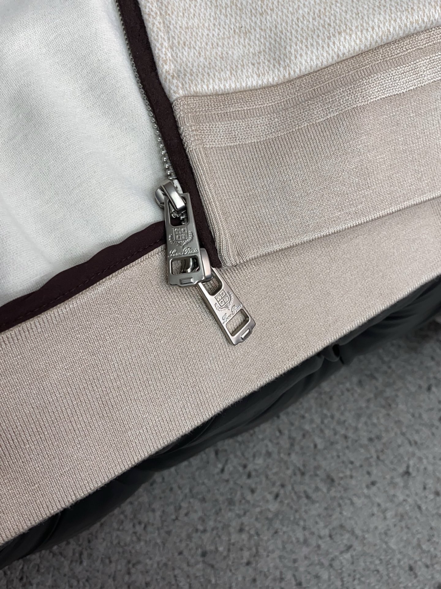 /套 一套销售不拆 Loro piana 诺悠翩雅春款套装 顶级品质 普拉达 定制顶级面料 新品 最新设