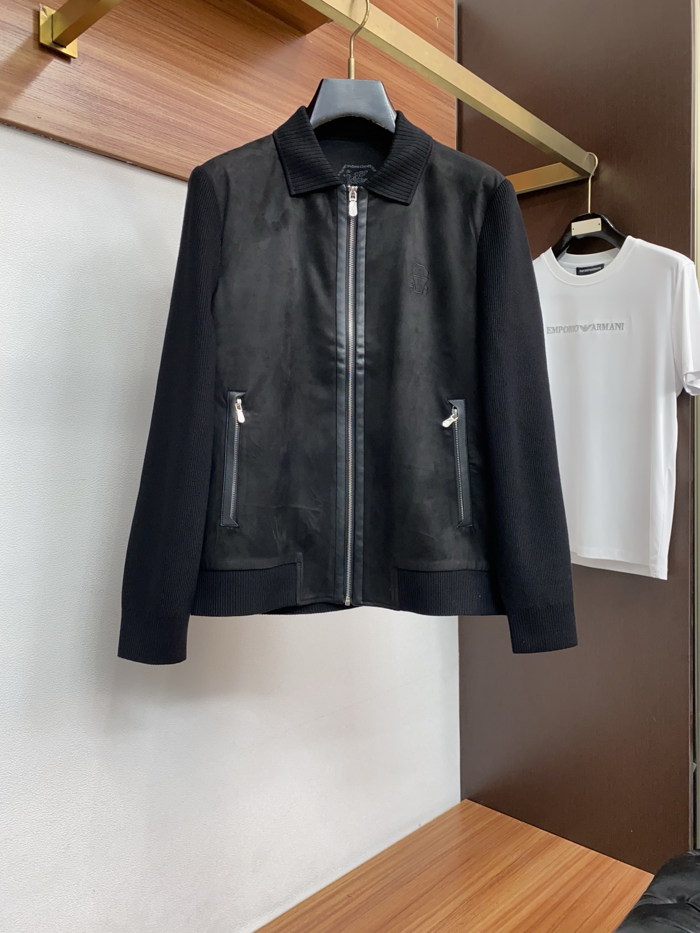BC 2026新款男士休闲定制针织拼接皮绒翻领商务夹克外套。穿上简约干练的休闲外套，瞬间重回时髦霸气，又