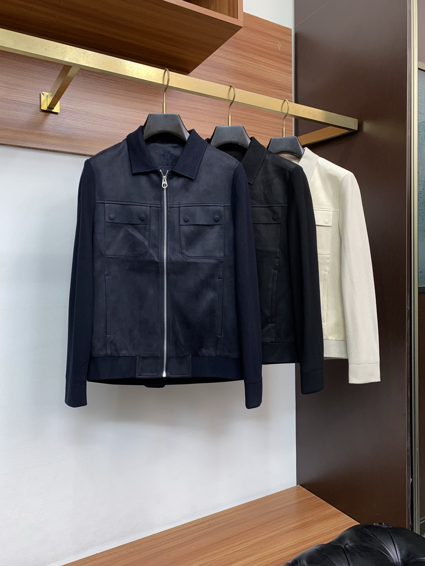Loro piana 诺悠翩雅 2026新款男士休闲定制商务翻领夹克外套。穿上简约干练的休闲外套，瞬间重