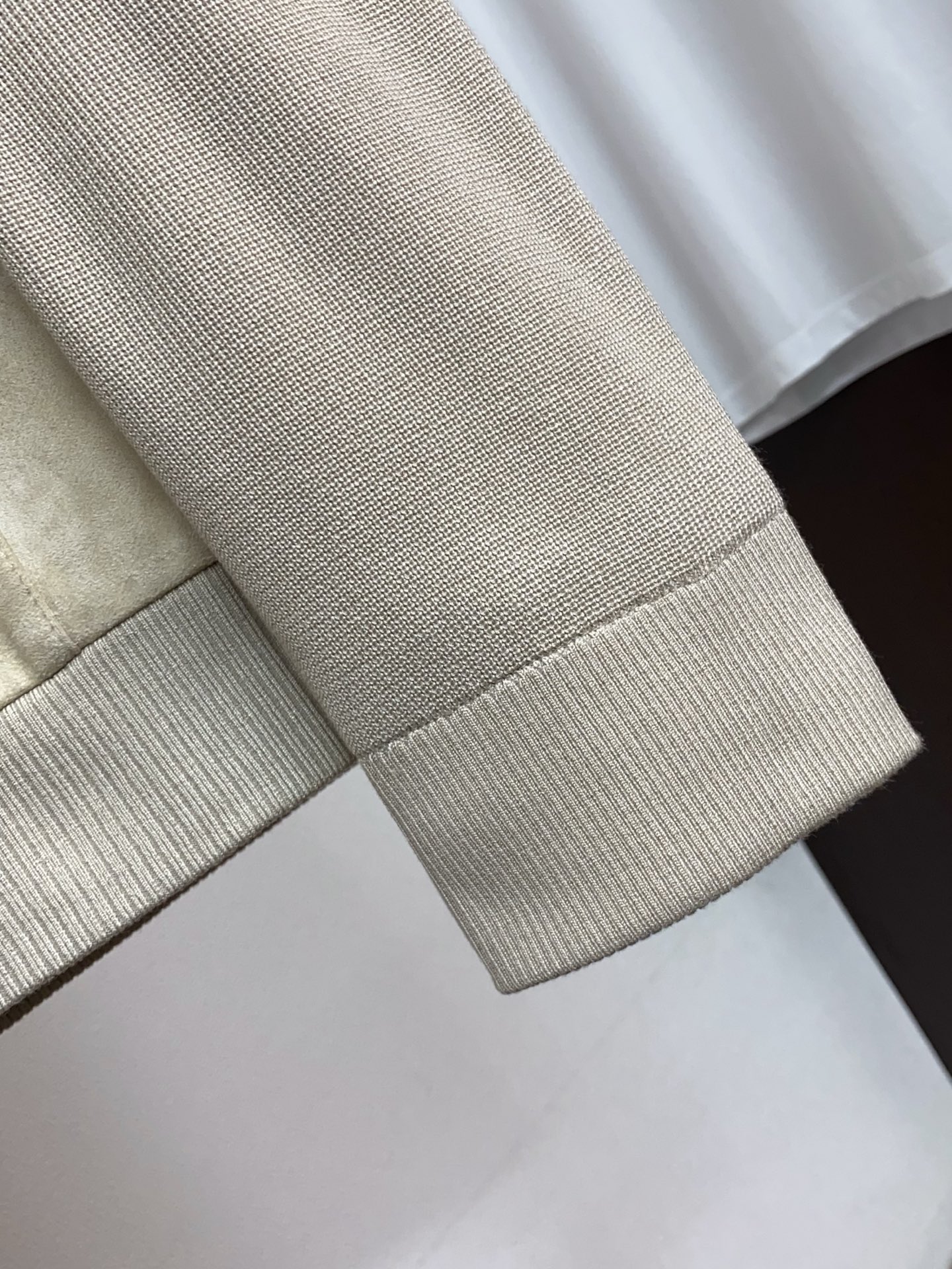 Loro piana 诺悠翩雅 2026新款男士休闲定制商务翻领夹克外套。穿上简约干练的休闲外套，瞬间重