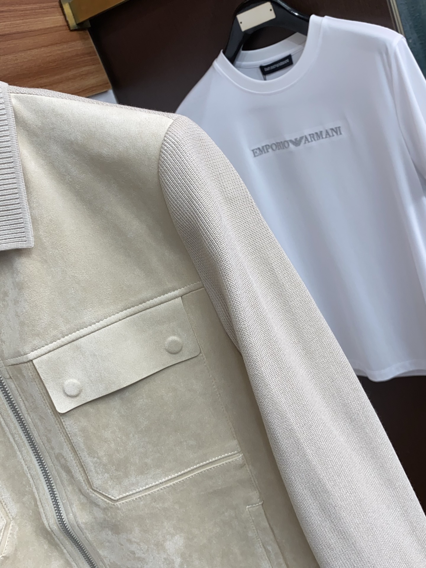 Loro piana 诺悠翩雅 2026新款男士休闲定制商务翻领夹克外套。穿上简约干练的休闲外套，瞬间重