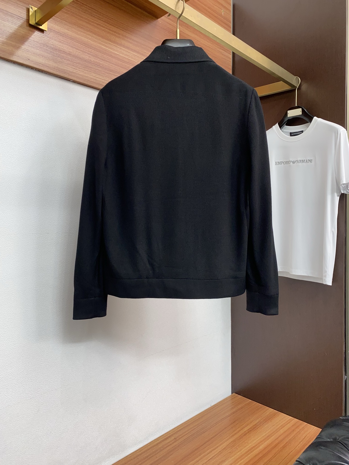 Loro piana 诺悠翩雅 2026新款男士休闲定制商务翻领夹克外套。穿上简约干练的休闲外套，瞬间重