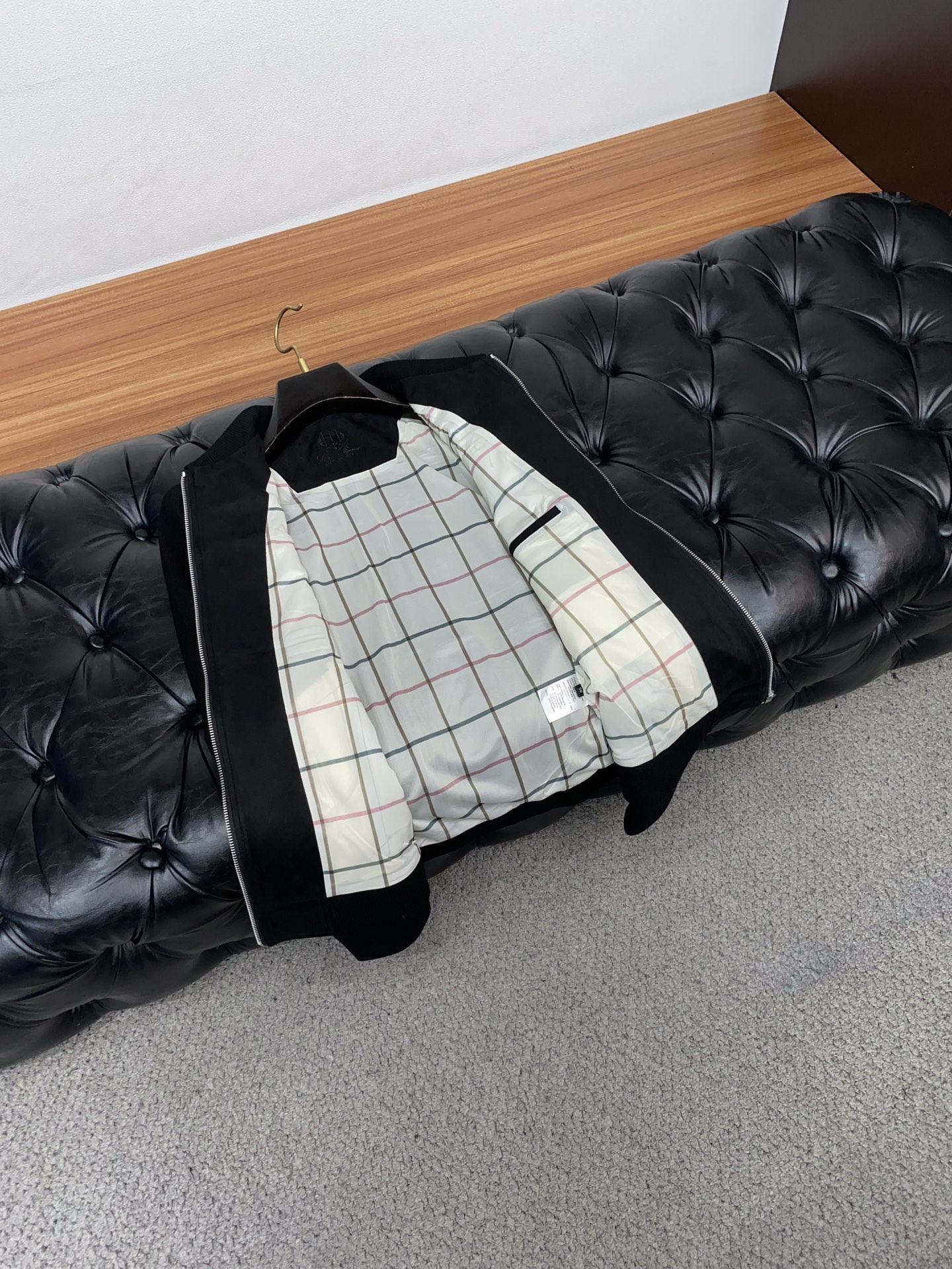Loro piana 诺悠翩雅 2026新款男士休闲定制商务翻领夹克外套。穿上简约干练的休闲外套，瞬间重