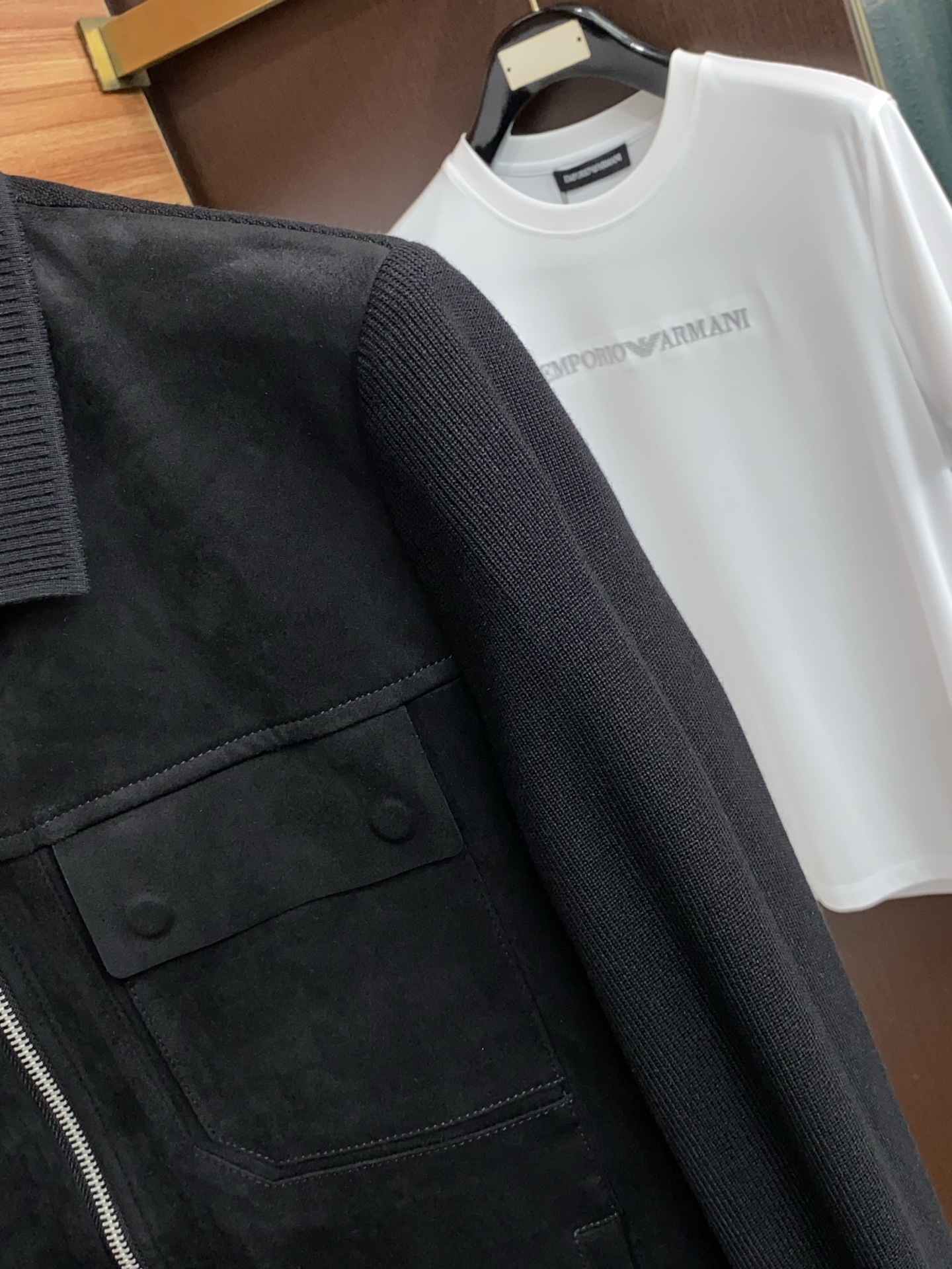Loro piana 诺悠翩雅 2026新款男士休闲定制商务翻领夹克外套。穿上简约干练的休闲外套，瞬间重
