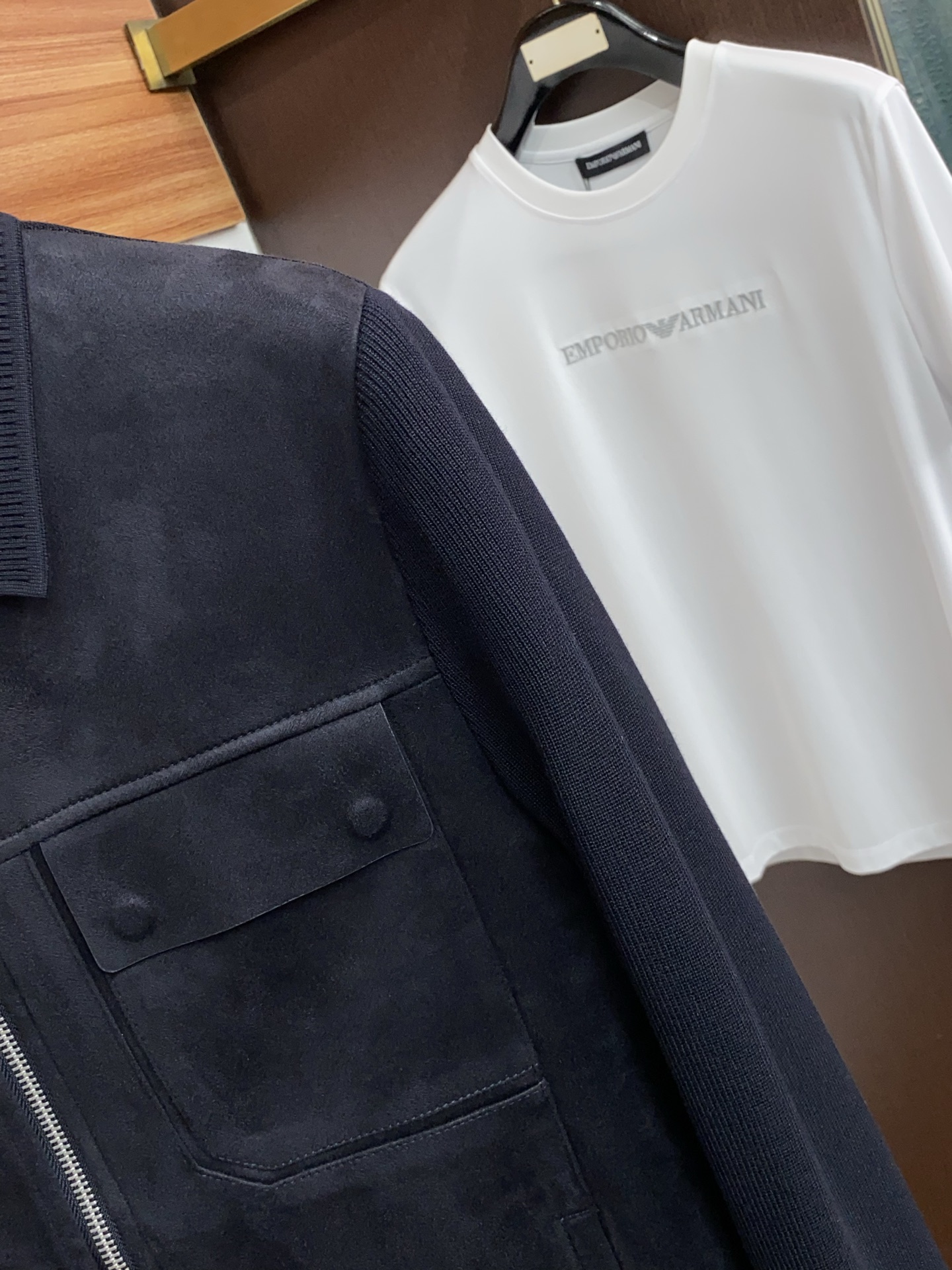 Loro piana 诺悠翩雅 2026新款男士休闲定制商务翻领夹克外套。穿上简约干练的休闲外套，瞬间重