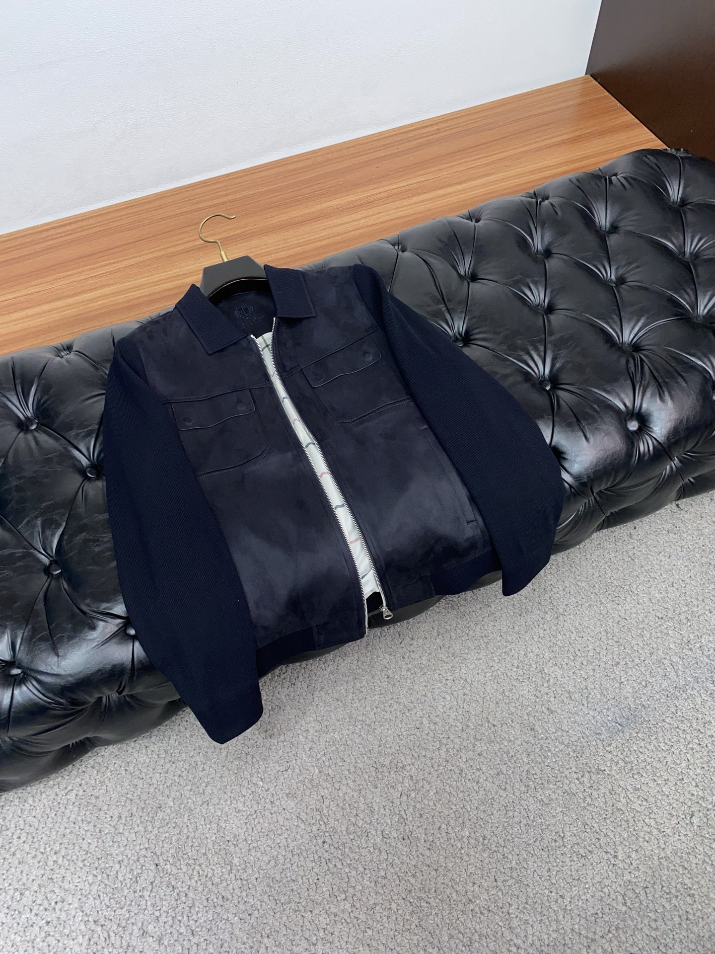 Loro piana 诺悠翩雅 2026新款男士休闲定制商务翻领夹克外套。穿上简约干练的休闲外套，瞬间重