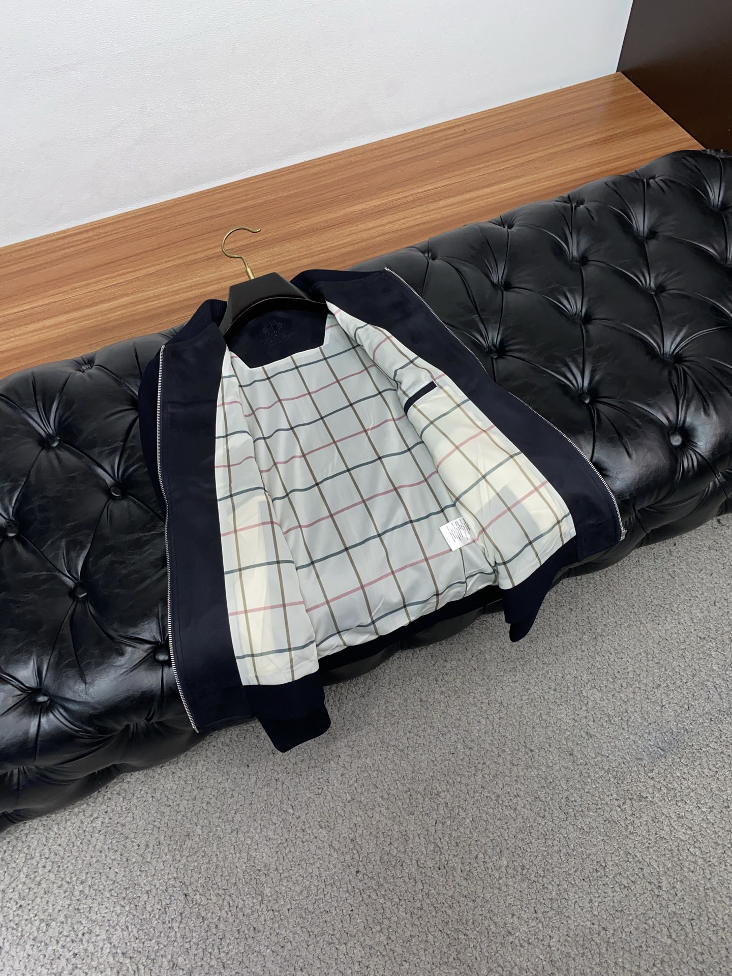 Loro piana 诺悠翩雅 2026新款男士休闲定制商务翻领夹克外套。穿上简约干练的休闲外套，瞬间重
