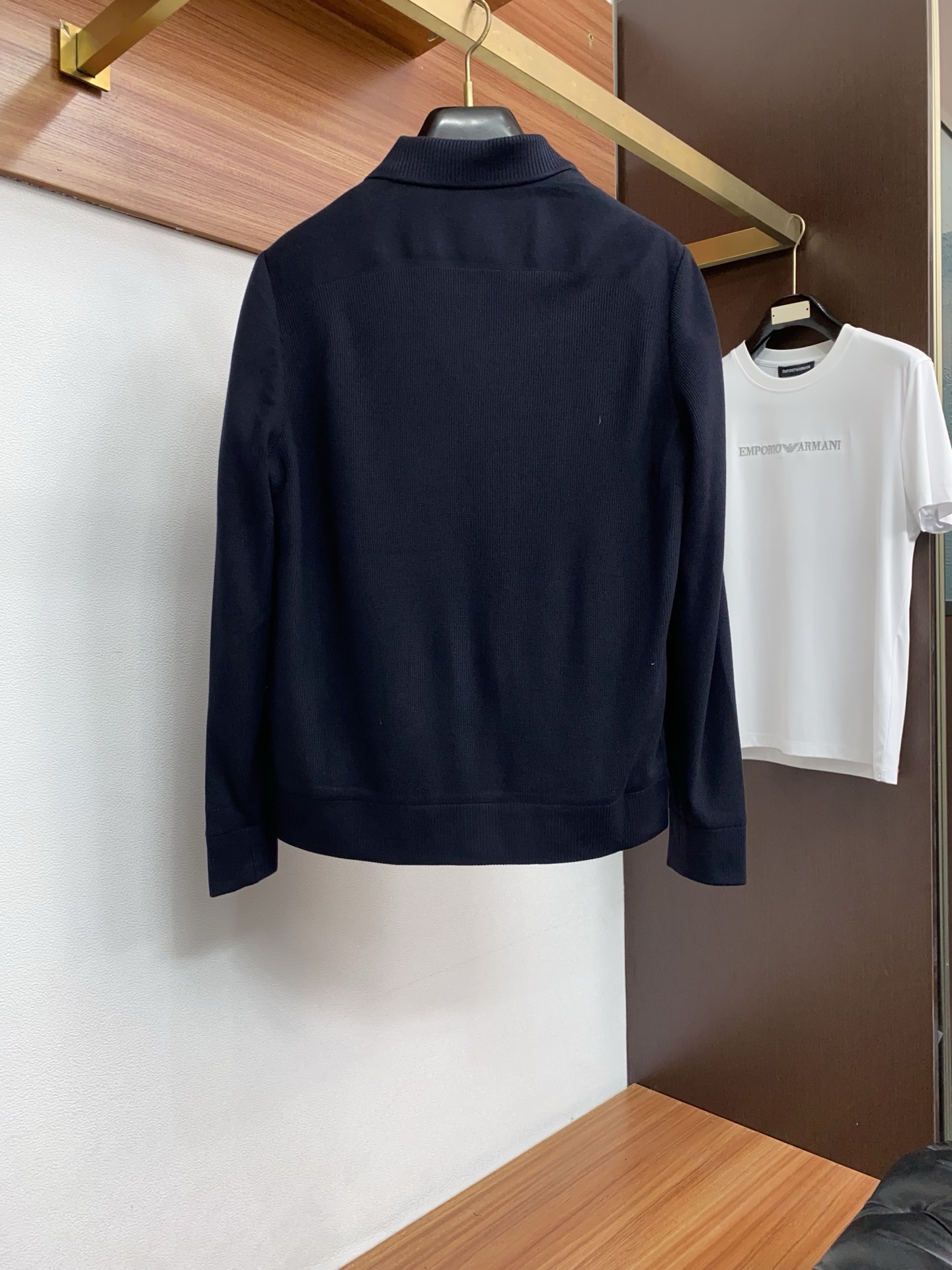 Loro piana 诺悠翩雅 2026新款男士休闲定制商务翻领夹克外套。穿上简约干练的休闲外套，瞬间重