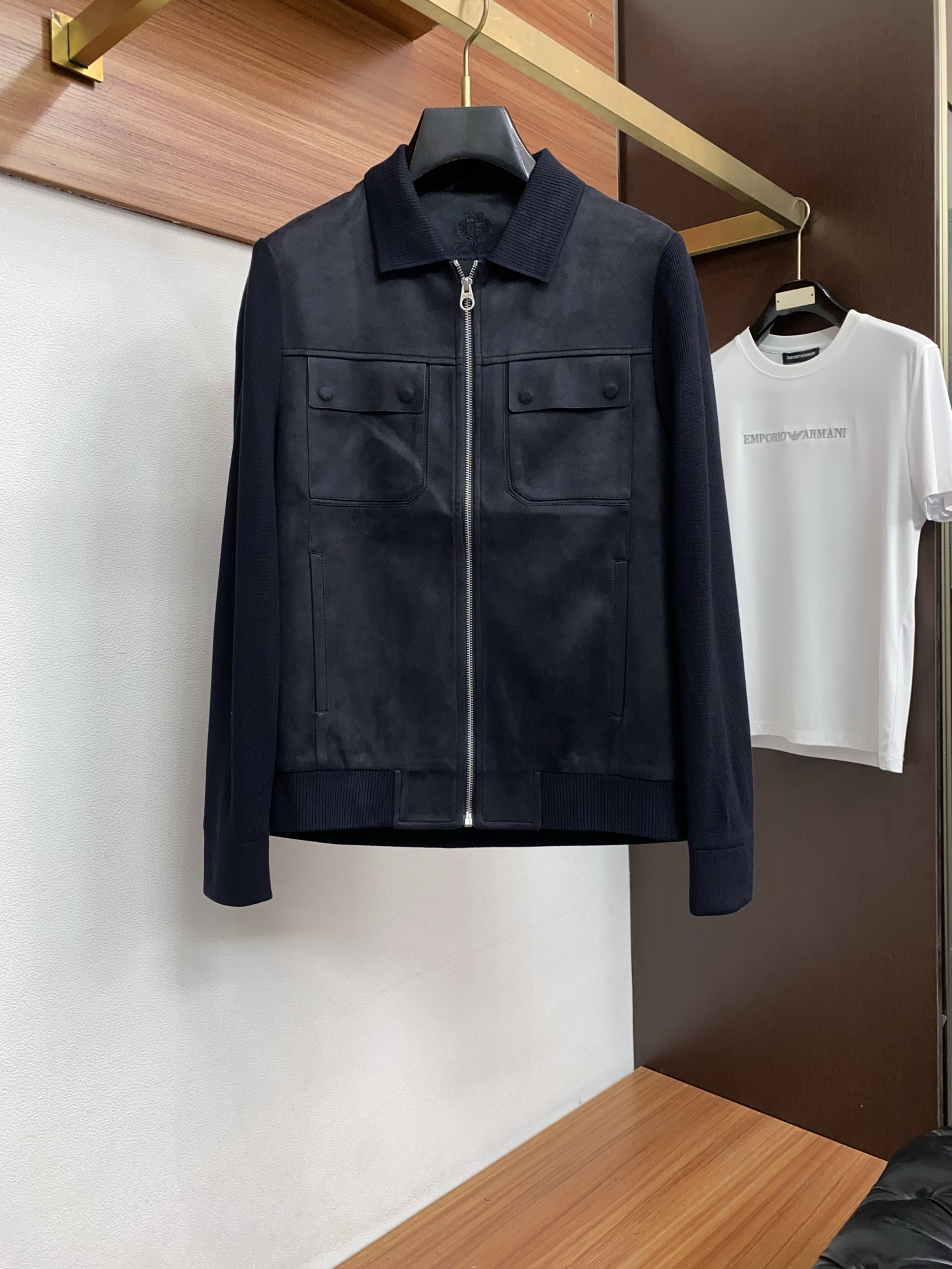 Loro piana 诺悠翩雅 2026新款男士休闲定制商务翻领夹克外套。穿上简约干练的休闲外套，瞬间重