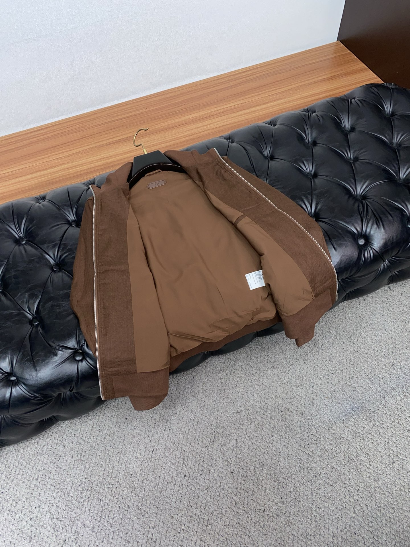 TF 2026新款男士休闲定制麻棉夹克外套。穿上简约干练的休闲外套，瞬间重回时髦霸气，又是活力满满的状态