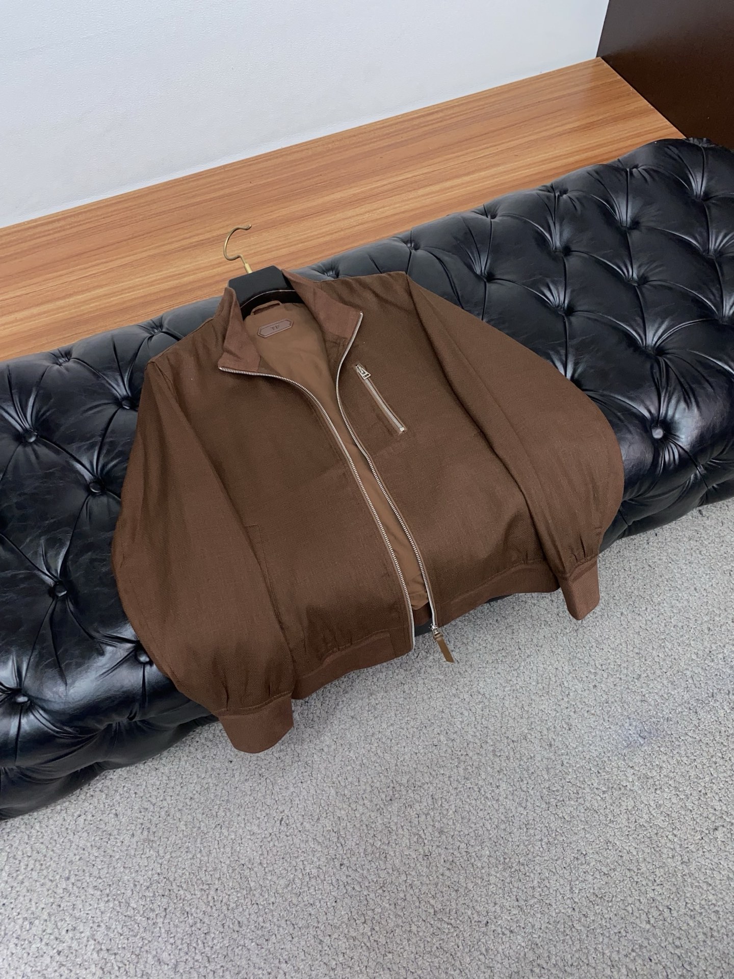 TF 2026新款男士休闲定制麻棉夹克外套。穿上简约干练的休闲外套，瞬间重回时髦霸气，又是活力满满的状态