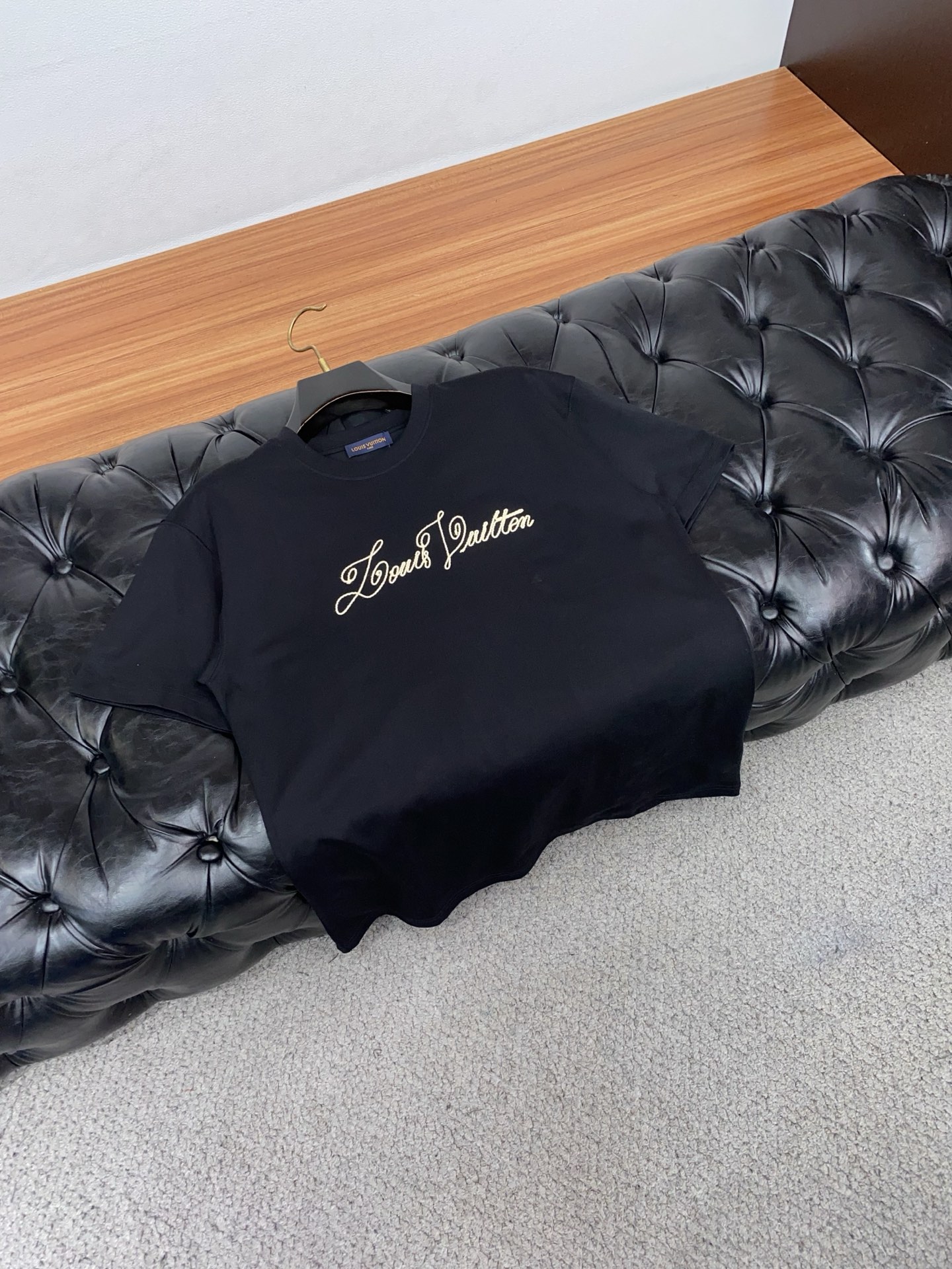 1v路易威登 26SS春夏新款 纯棉质圆领短袖 男士基础款专柜短袖T恤衫！贸易公司渠道稀出，同步官网发售