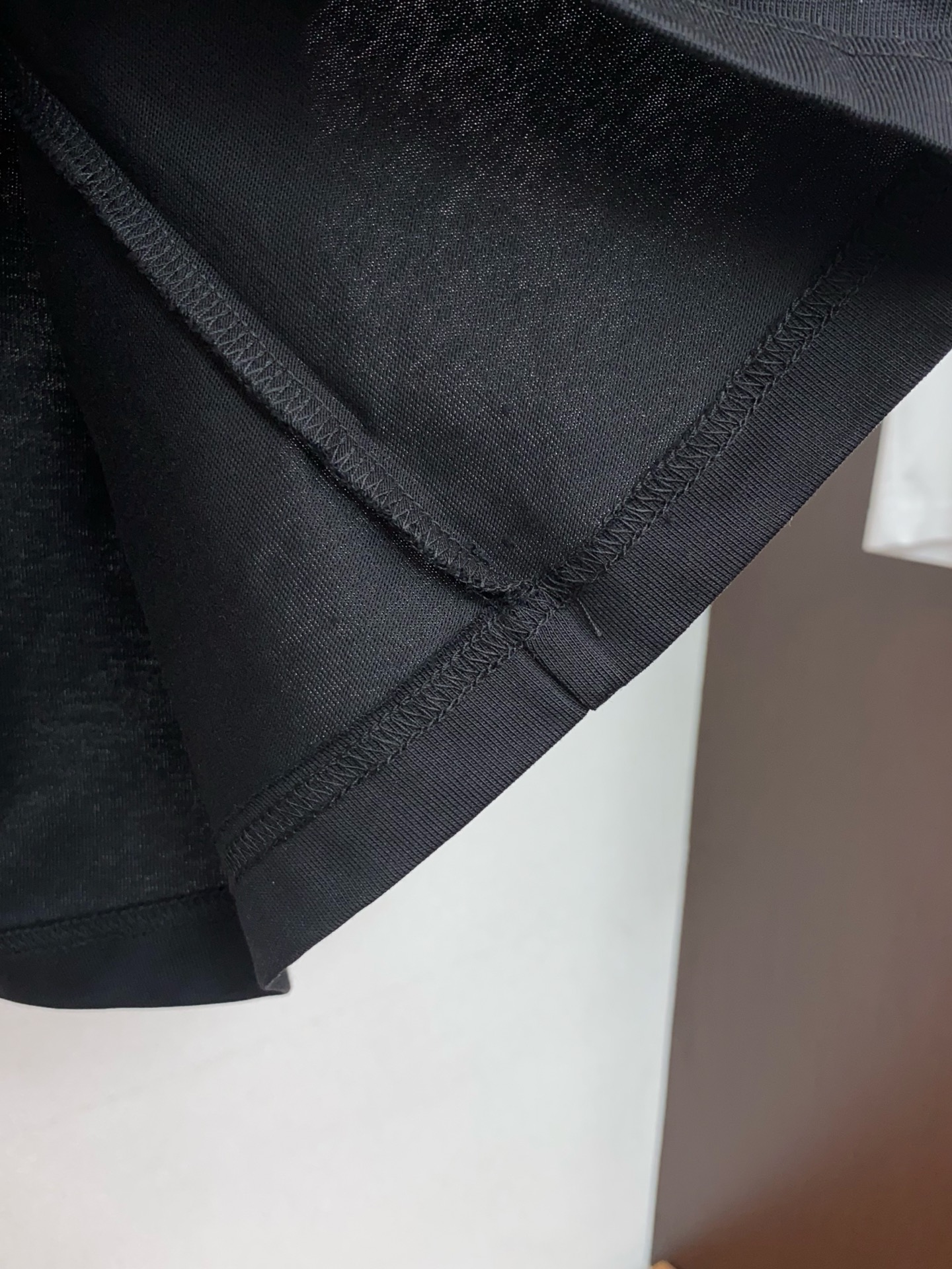 1v路易威登 26SS春夏新款 纯棉质圆领短袖 男士基础款专柜短袖T恤衫！贸易公司渠道稀出，同步官网发售