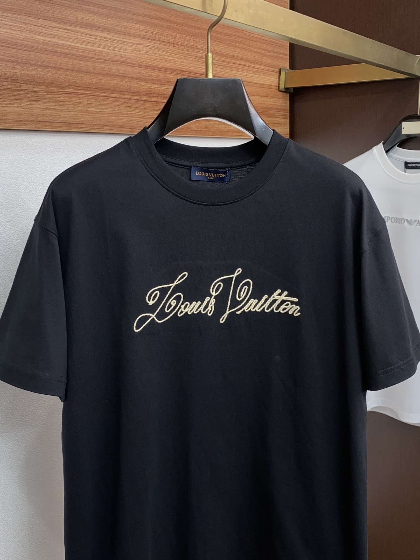 1v路易威登 26SS春夏新款 纯棉质圆领短袖 男士基础款专柜短袖T恤衫！贸易公司渠道稀出，同步官网发售