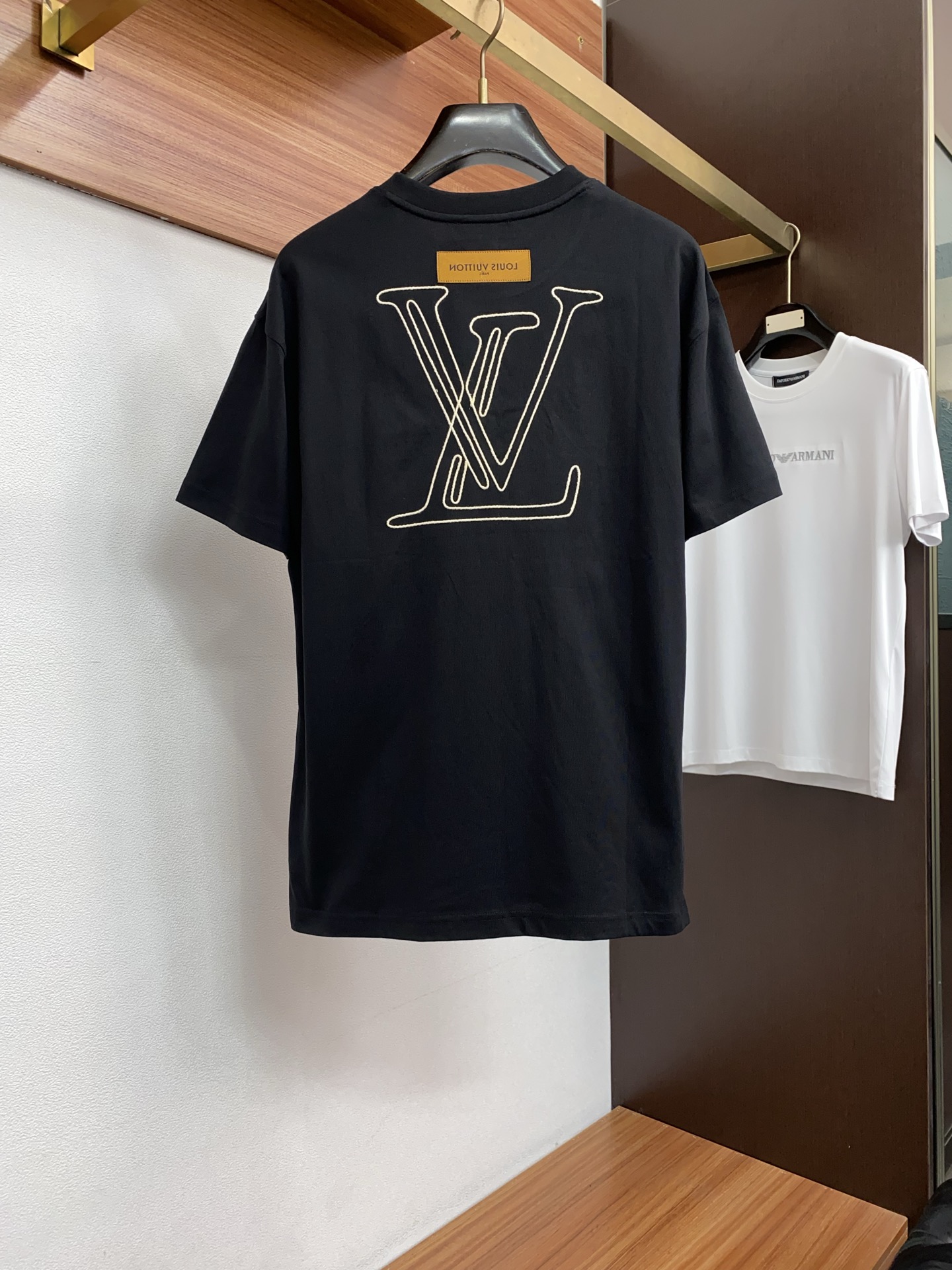 1v路易威登 26SS春夏新款 纯棉质圆领短袖 男士基础款专柜短袖T恤衫！贸易公司渠道稀出，同步官网发售