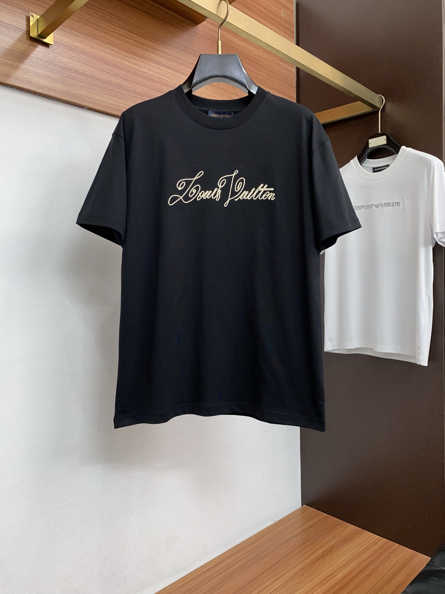 1v路易威登 26SS春夏新款 纯棉质圆领短袖 男士基础款专柜短袖T恤衫！贸易公司渠道稀出，同步官网发售