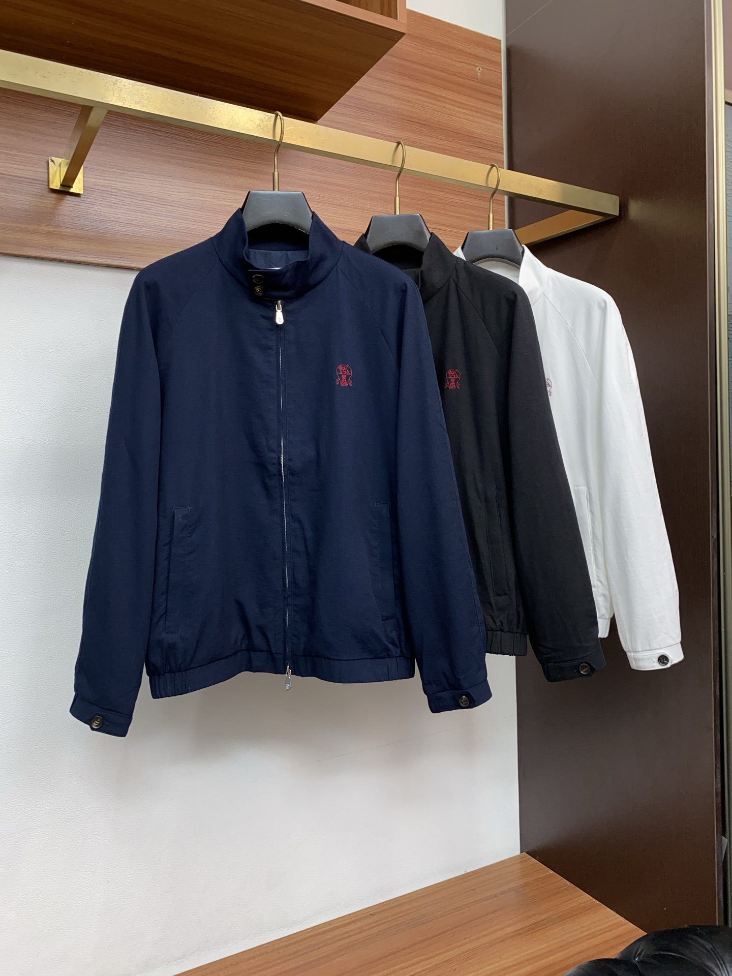 BC 2026新款男士休闲定制麻棉夹克外套。穿上简约干练的休闲外套，瞬间重回时髦霸气，又是活力满满的状态