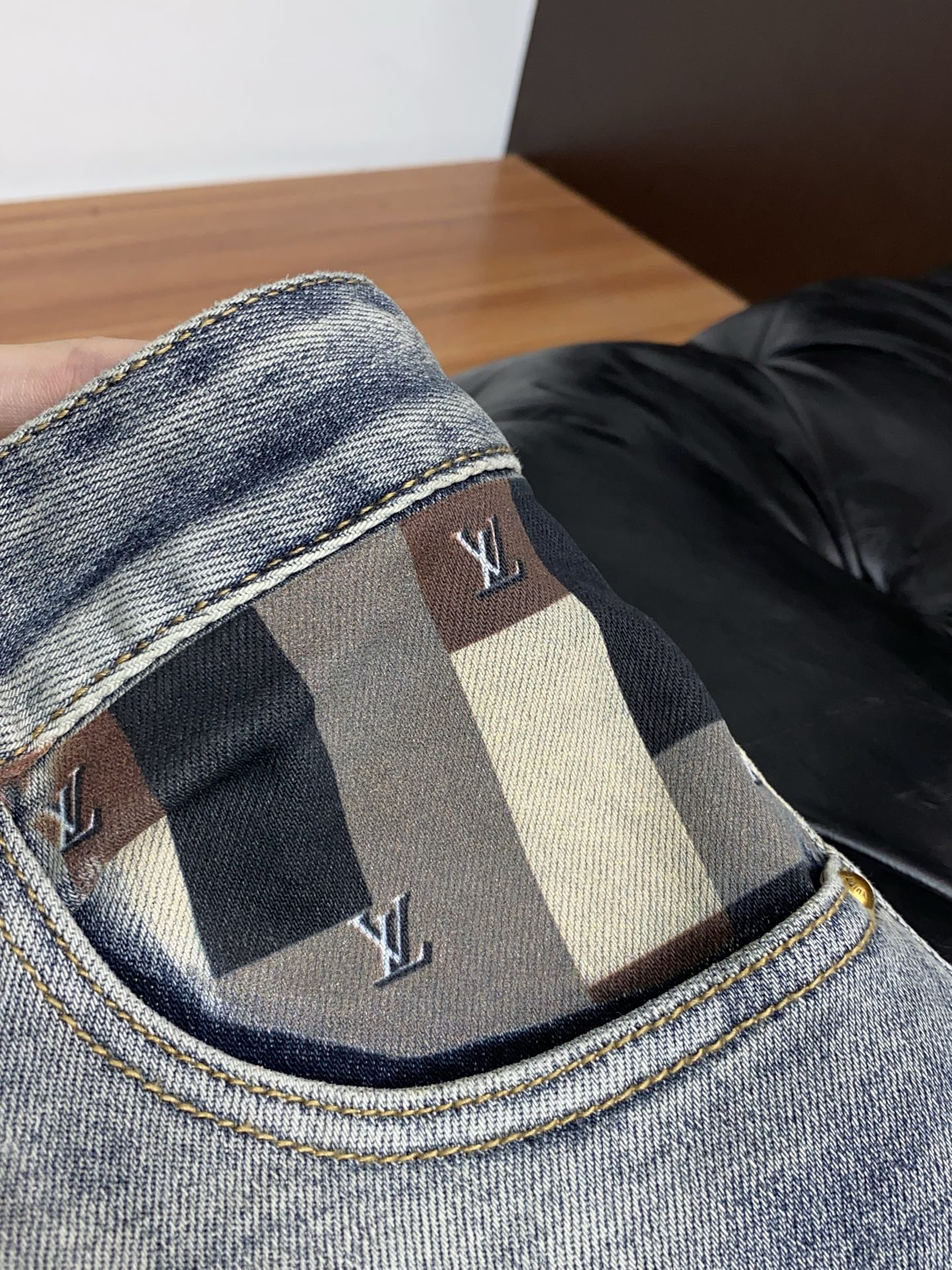 1v路易威登 26新款 市场独家订制进口丹宁牛仔面料 稀缺面料 超级舒服 工艺复杂四季款牛仔裤 针织牛从