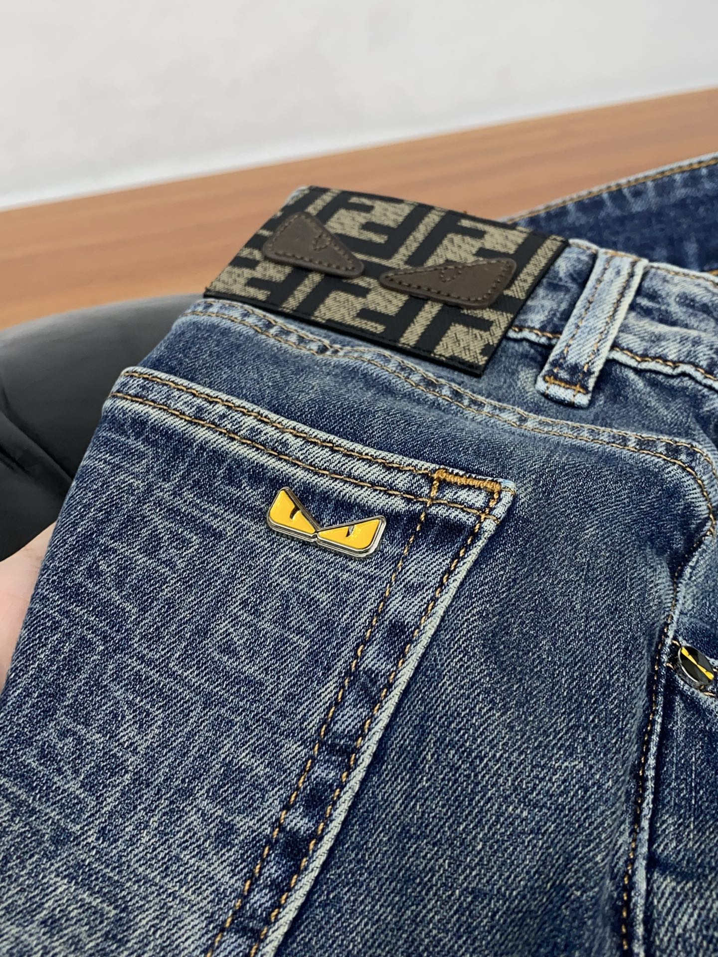 芬迪 高端定制、2026早春最新款牛仔裤 柜台同步发售 原版定制复刻 客供五金辅料 原单品质 进口牛仔面