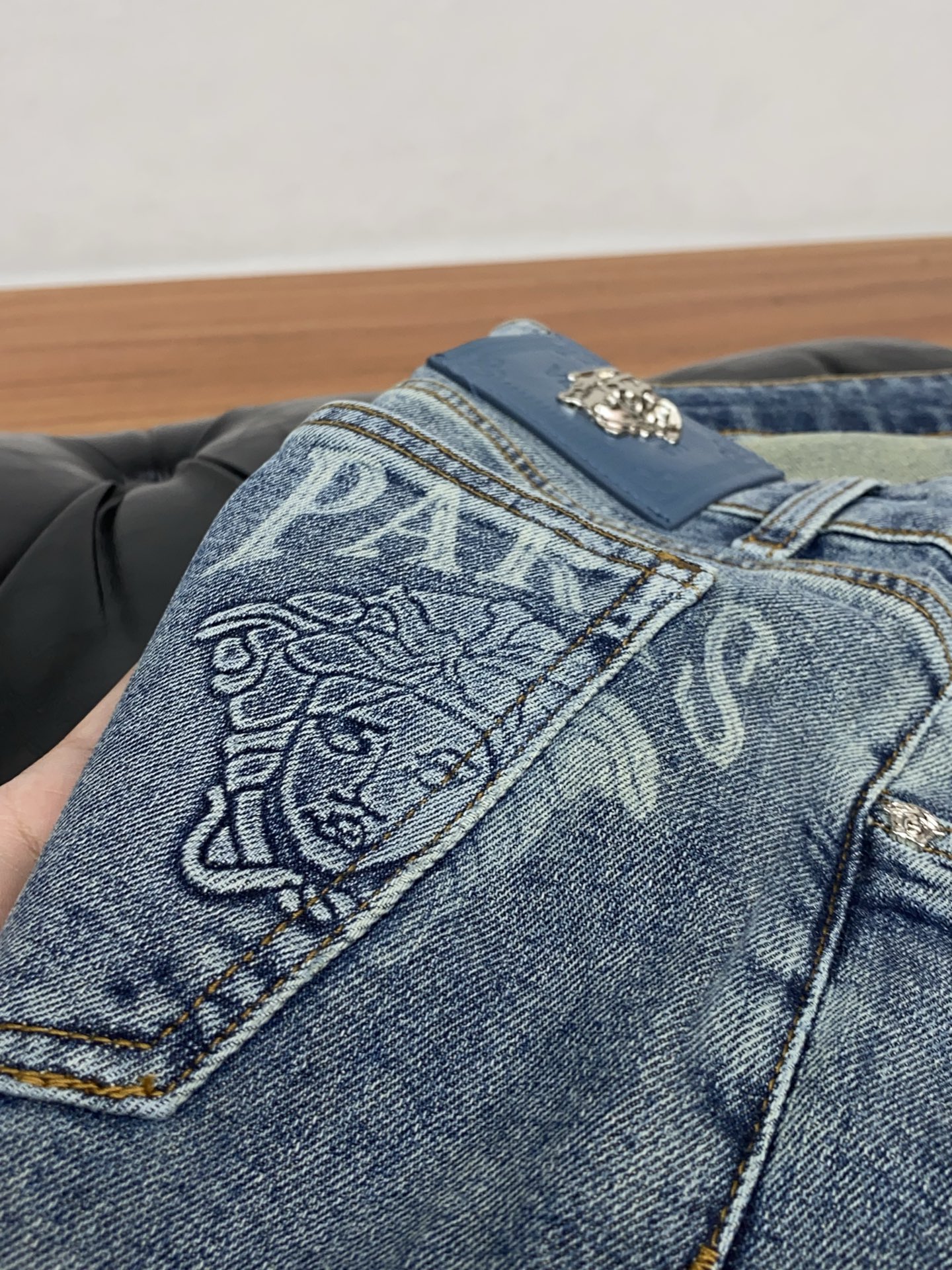 范思哲 高端定制、2026早春最新款牛仔裤 柜台同步发售 原版定制复刻 客供五金辅料 原单品质 进口牛仔