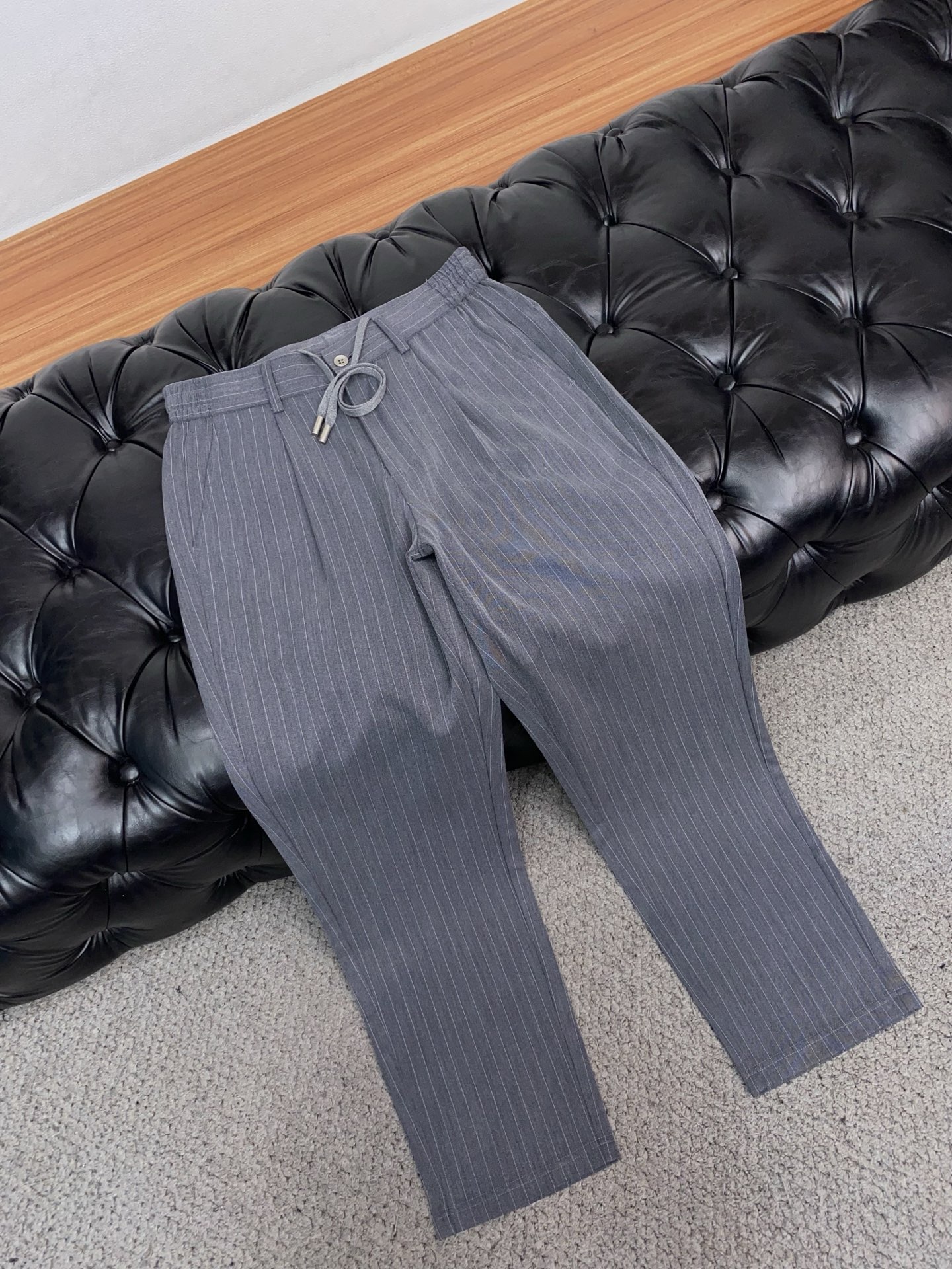 Loro piana 诺悠翩雅 26春夏新款松紧腰围西装休闲裤 干净利落剪裁，都市风十足 采用精运动纯棉