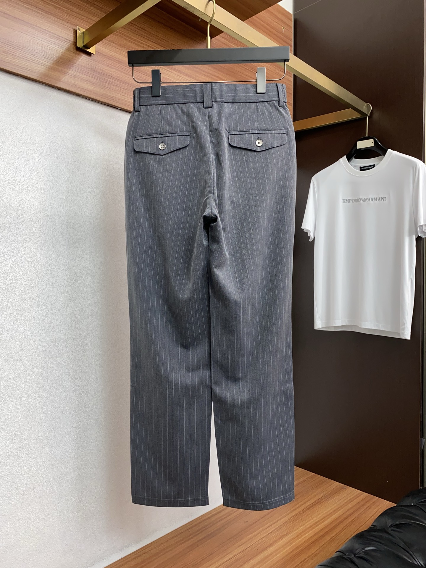 Loro piana 诺悠翩雅 26春夏新款松紧腰围西装休闲裤 干净利落剪裁，都市风十足 采用精运动纯棉