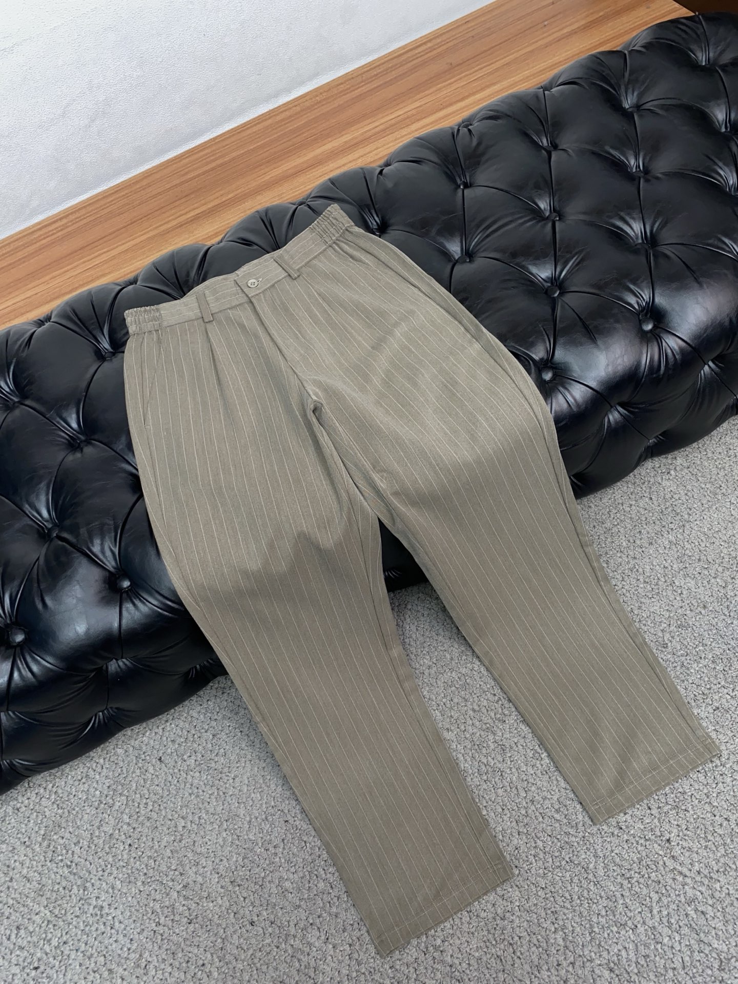 Loro piana 诺悠翩雅 26春夏新款松紧腰围西装休闲裤 干净利落剪裁，都市风十足 采用精运动纯棉
