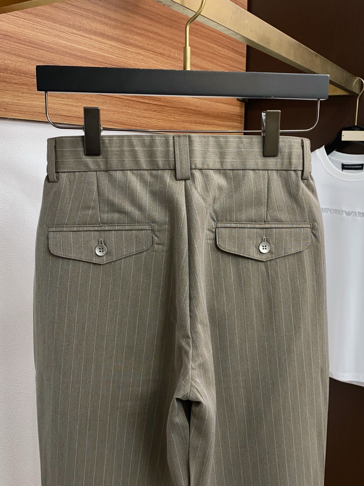 Loro piana 诺悠翩雅 26春夏新款松紧腰围西装休闲裤 干净利落剪裁，都市风十足 采用精运动纯棉