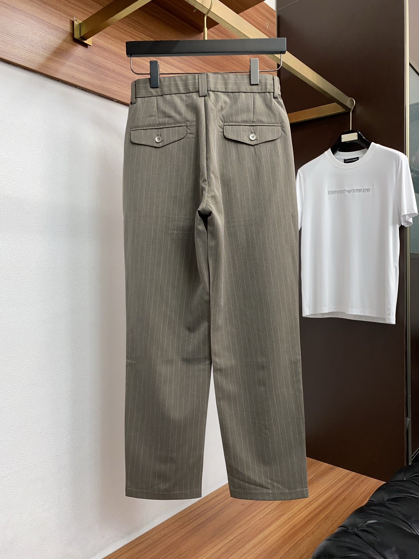 Loro piana 诺悠翩雅 26春夏新款松紧腰围西装休闲裤 干净利落剪裁，都市风十足 采用精运动纯棉