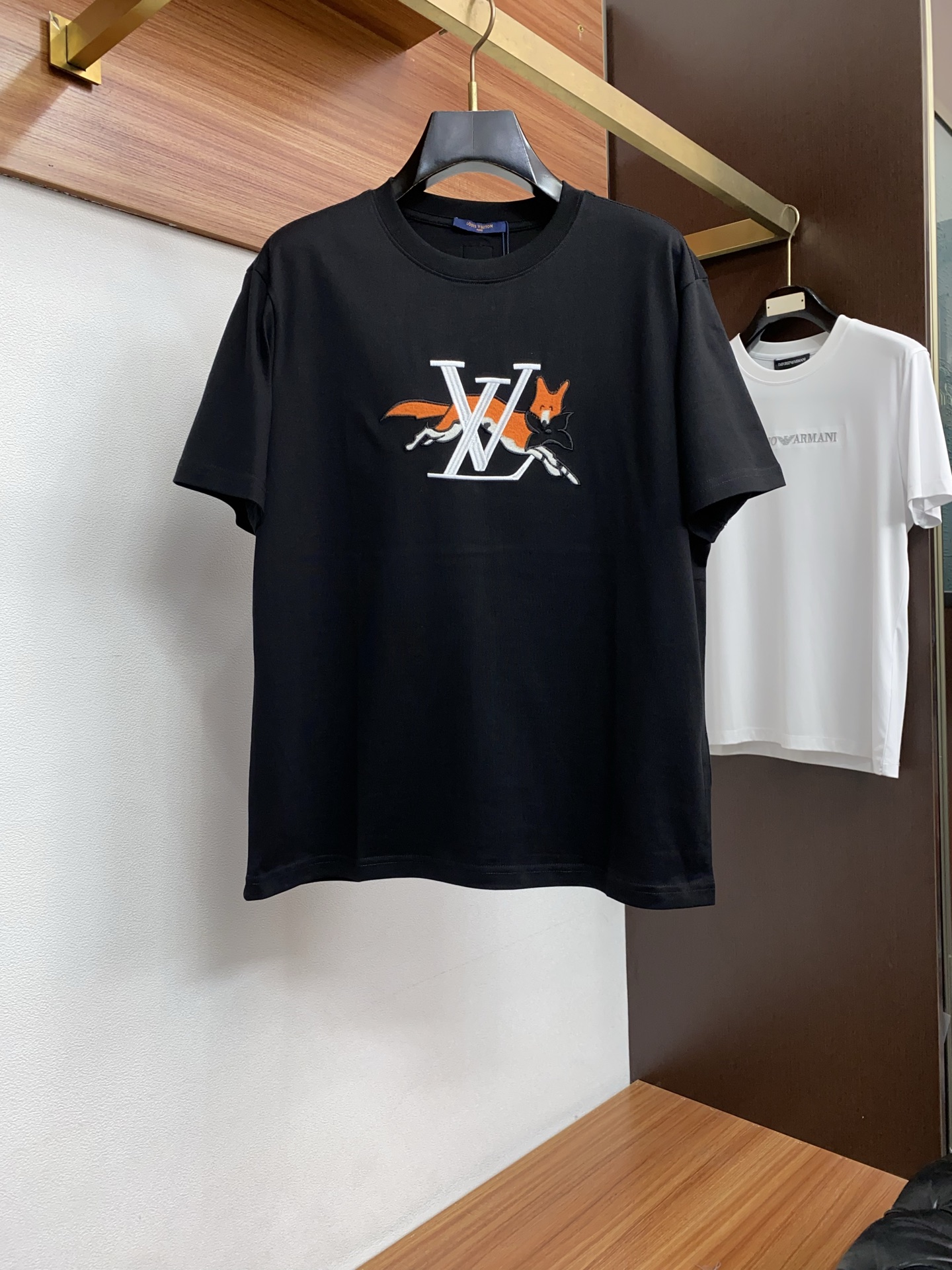 1v路易威登 26SS春夏新款 纯棉质圆领短袖 男士基础款专柜短袖T恤衫！贸易公司渠道稀出，同步官网发售