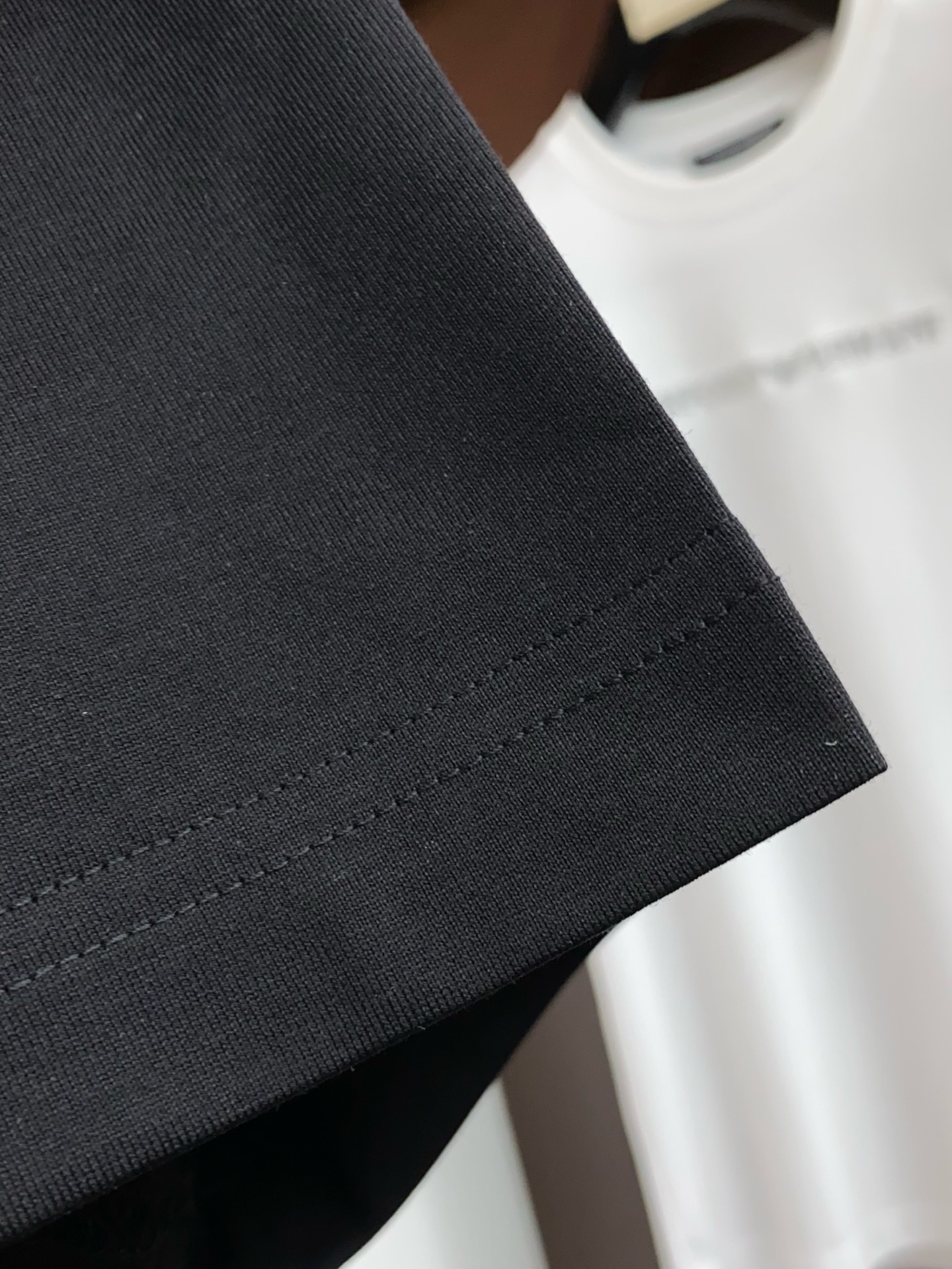 Loro Piana 诺悠翩雅 高级定制 2026新款短袖 百搭款式 任何人都可以轻松驾驭 面料全订制工