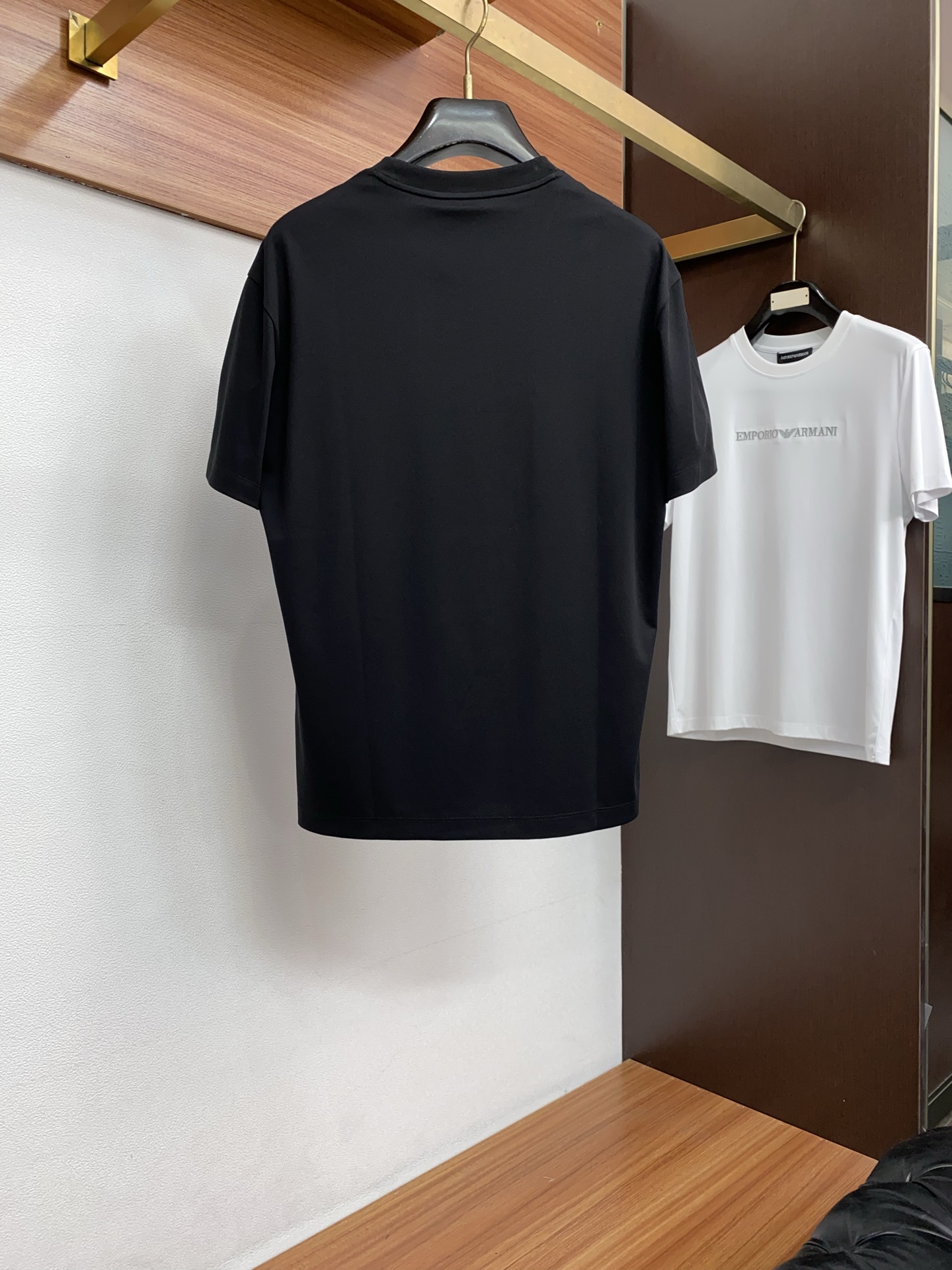 迪奥 26春夏新款首发专柜最新款圆领短袖 高端订制 设计前卫时尚！品牌logo重工艺设计 高端定制100支双面丝光棉面料