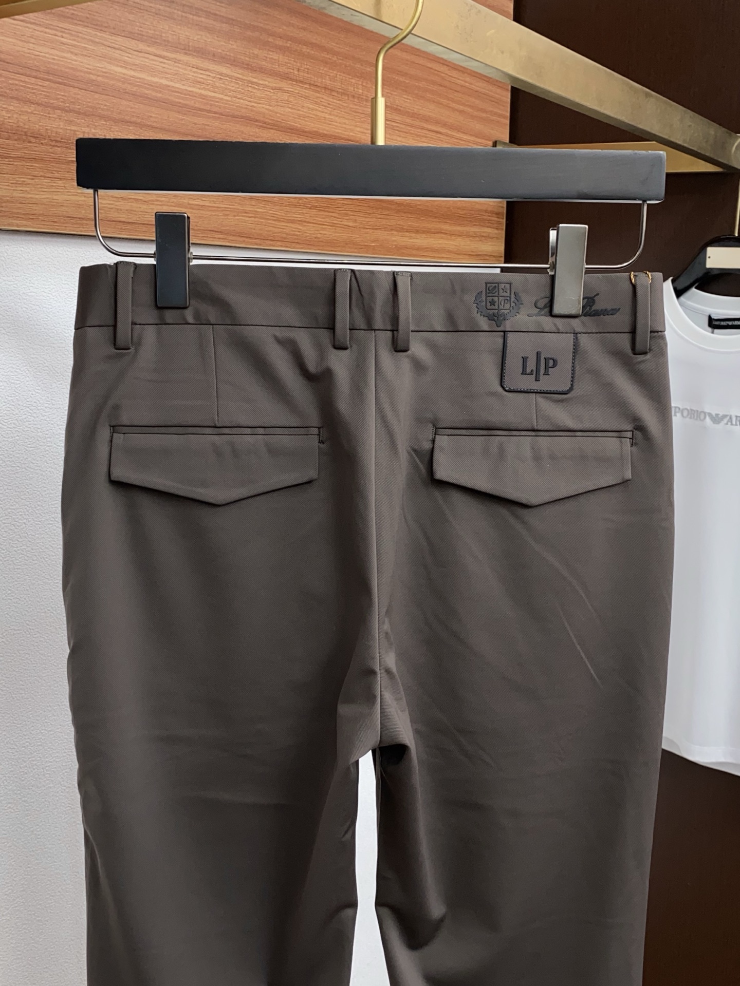loro Piana 诺悠翩雅 26早春 新品 原单男士棉麻休闲西裤 每季必出的类型，无需质疑的热卖王牌