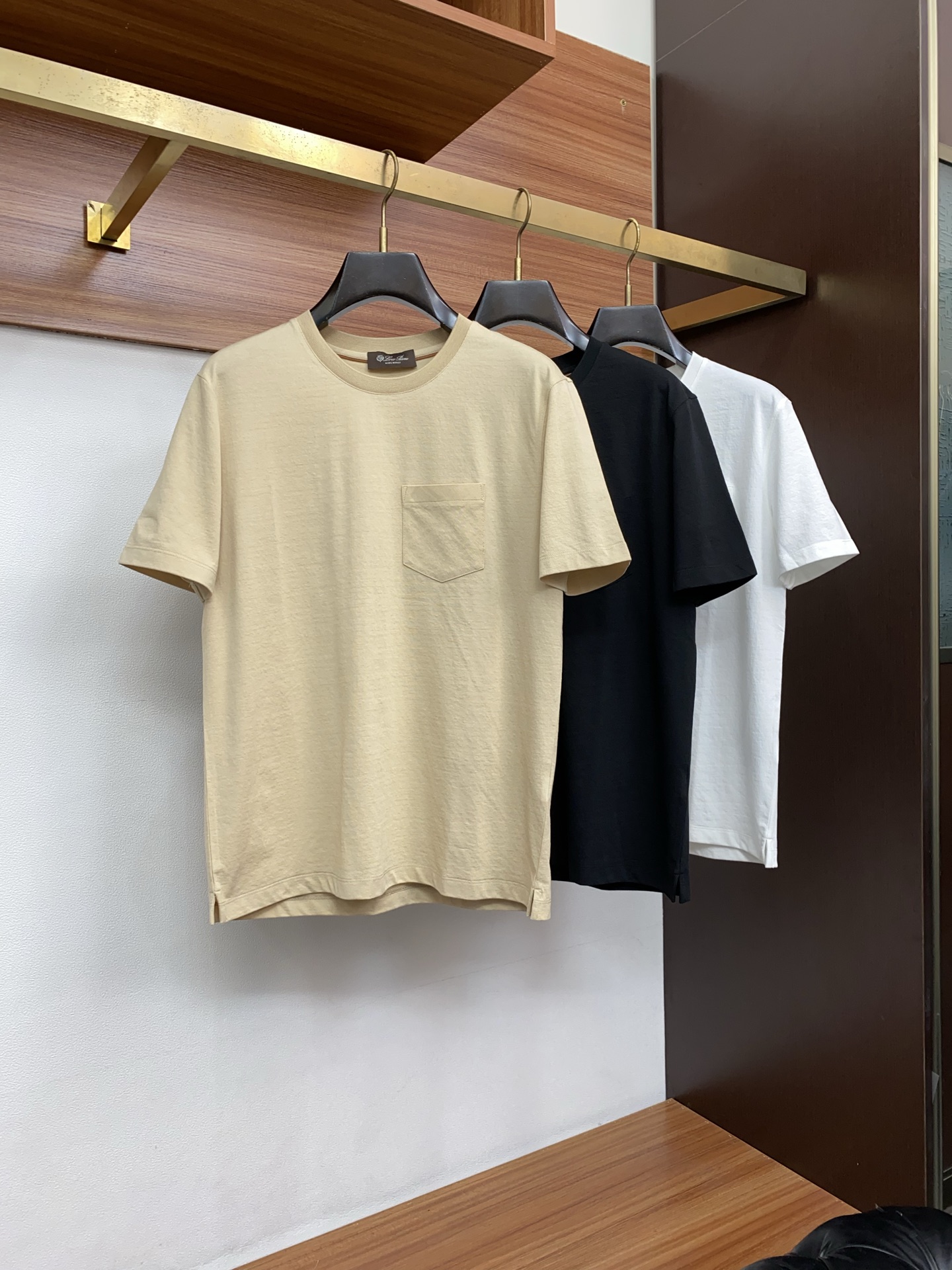 loro Piana 诺悠翩雅 高级定制 2026新款短袖 百搭款式 任何人都可以轻松驾驭 面料全订制工