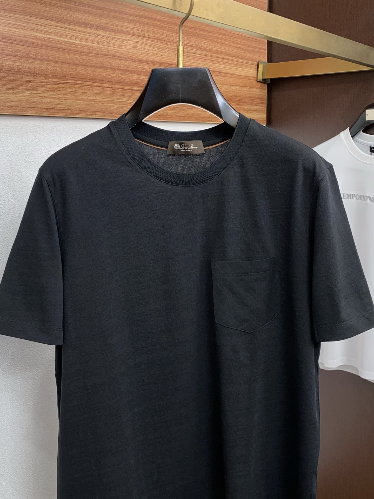 loro Piana 诺悠翩雅 高级定制 2026新款短袖 百搭款式 任何人都可以轻松驾驭 面料全订制工