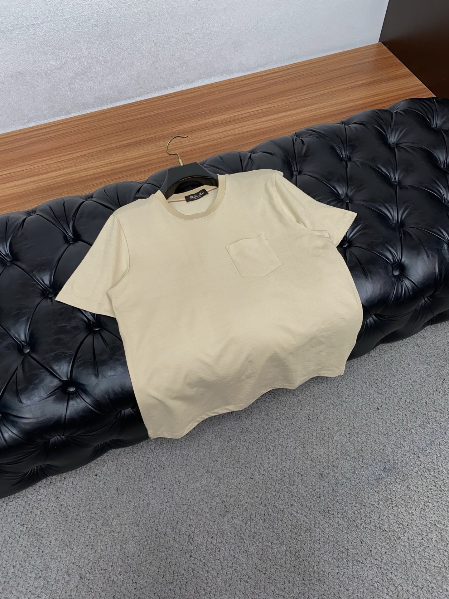 loro Piana 诺悠翩雅 高级定制 2026新款短袖 百搭款式 任何人都可以轻松驾驭 面料全订制工
