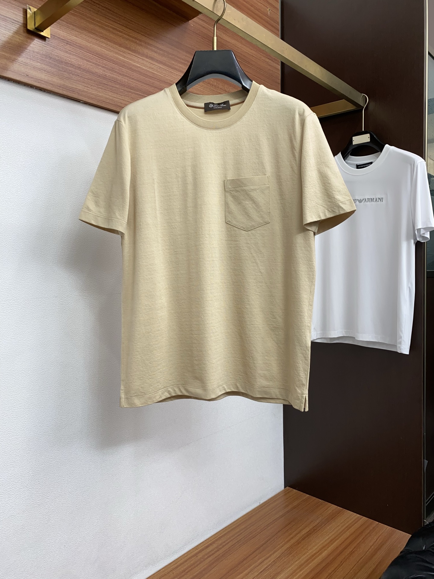 loro Piana 诺悠翩雅 高级定制 2026新款短袖 百搭款式 任何人都可以轻松驾驭 面料全订制工