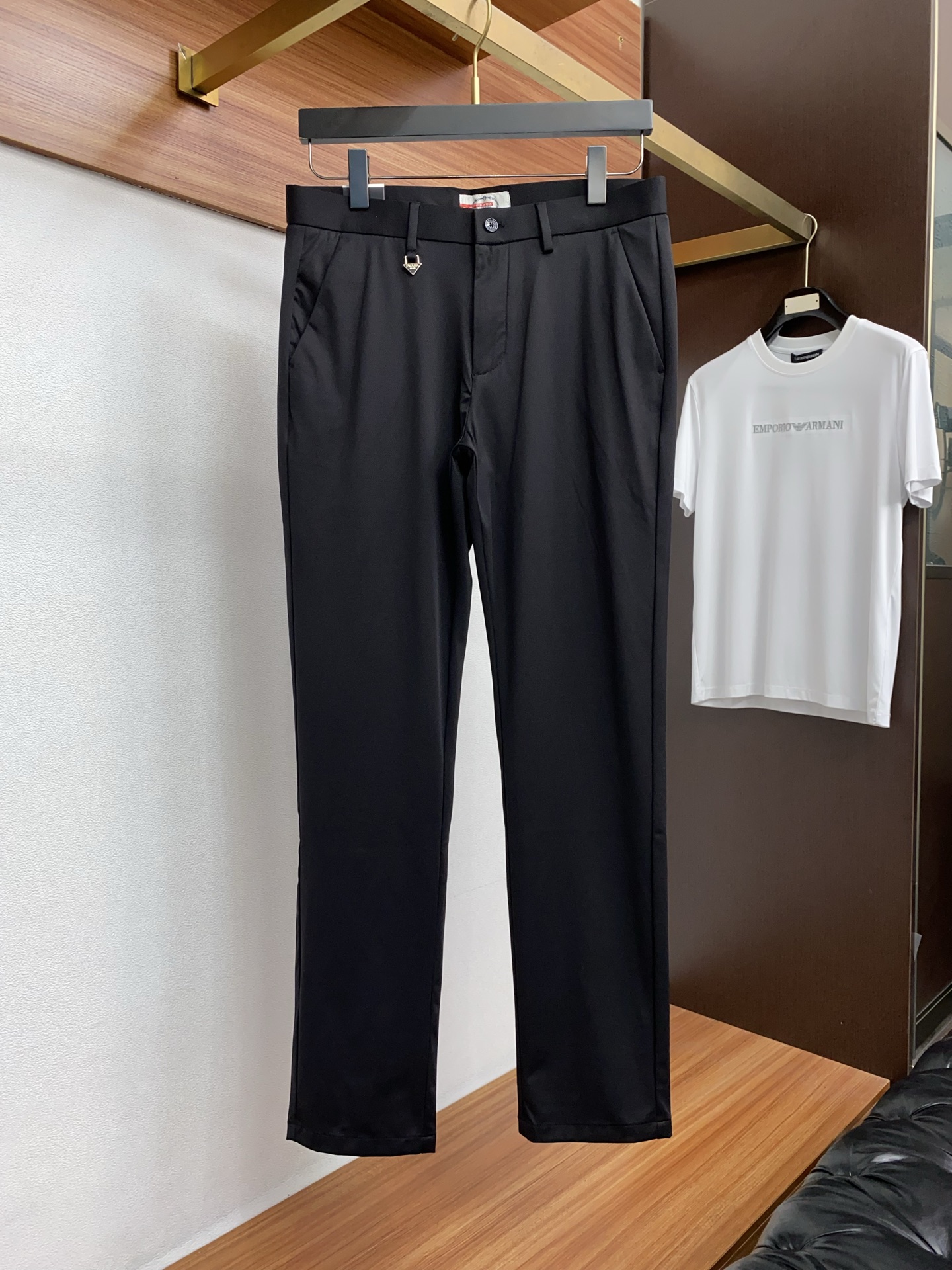 普拉达 26早春 新品 原单男士西装休闲西裤 每季必出的类型，无需质疑的热卖王牌单品，符合四季最佳的搭配