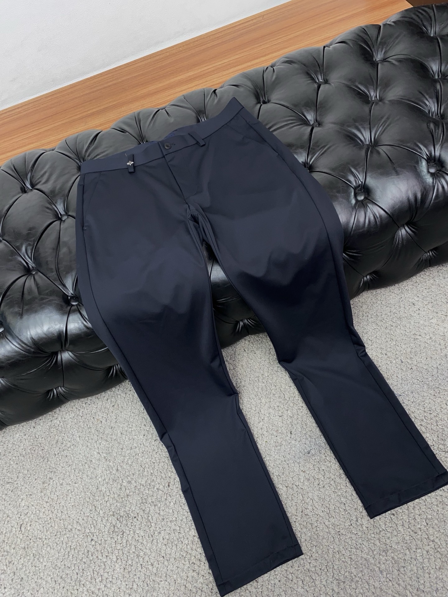 1v路易威登 26早春 新品 原单男士西装休闲西裤 每季必出的类型，无需质疑的热卖王牌单品，符合四季最佳
