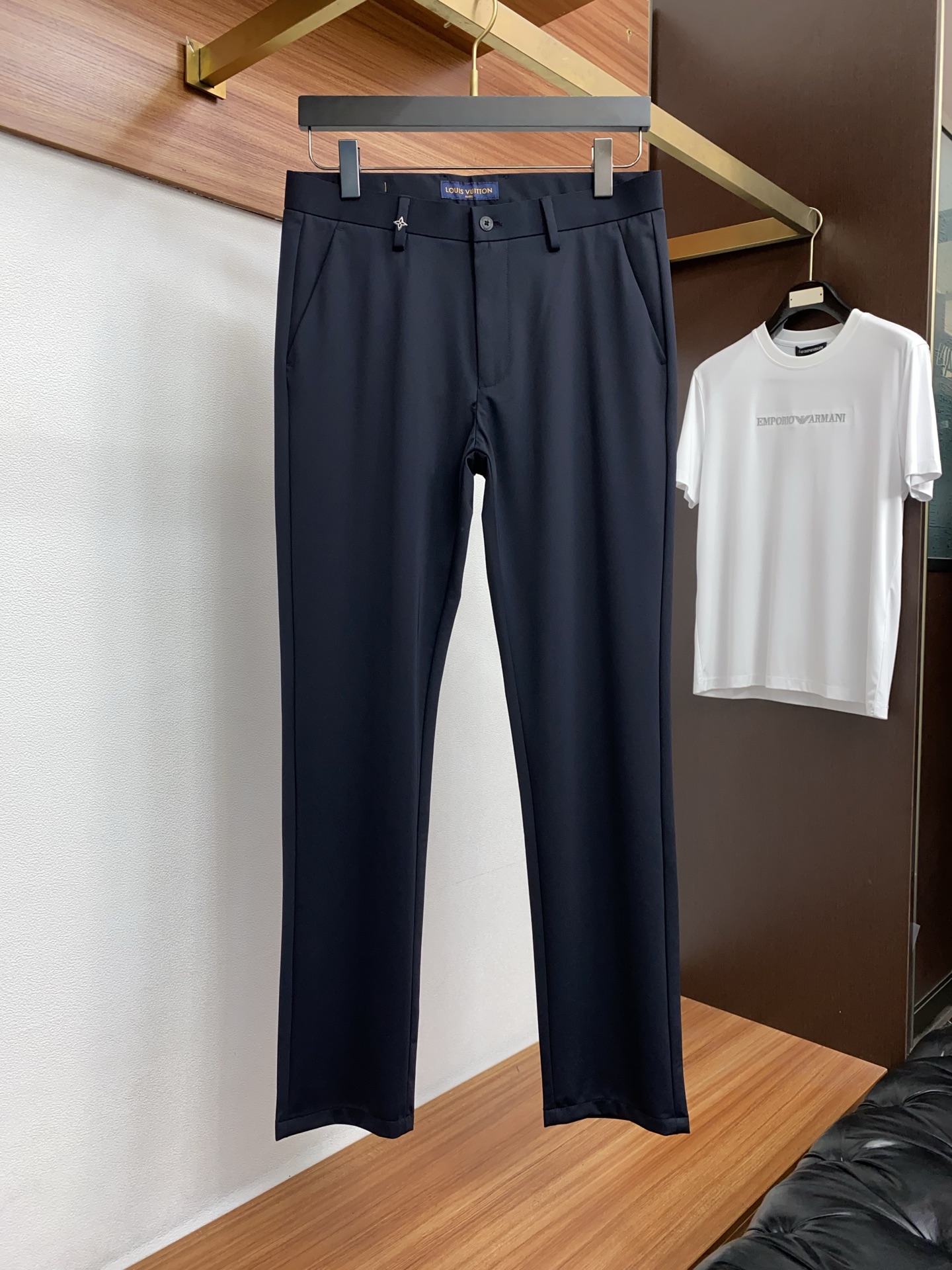 1v路易威登 26早春 新品 原单男士西装休闲西裤 每季必出的类型，无需质疑的热卖王牌单品，符合四季最佳