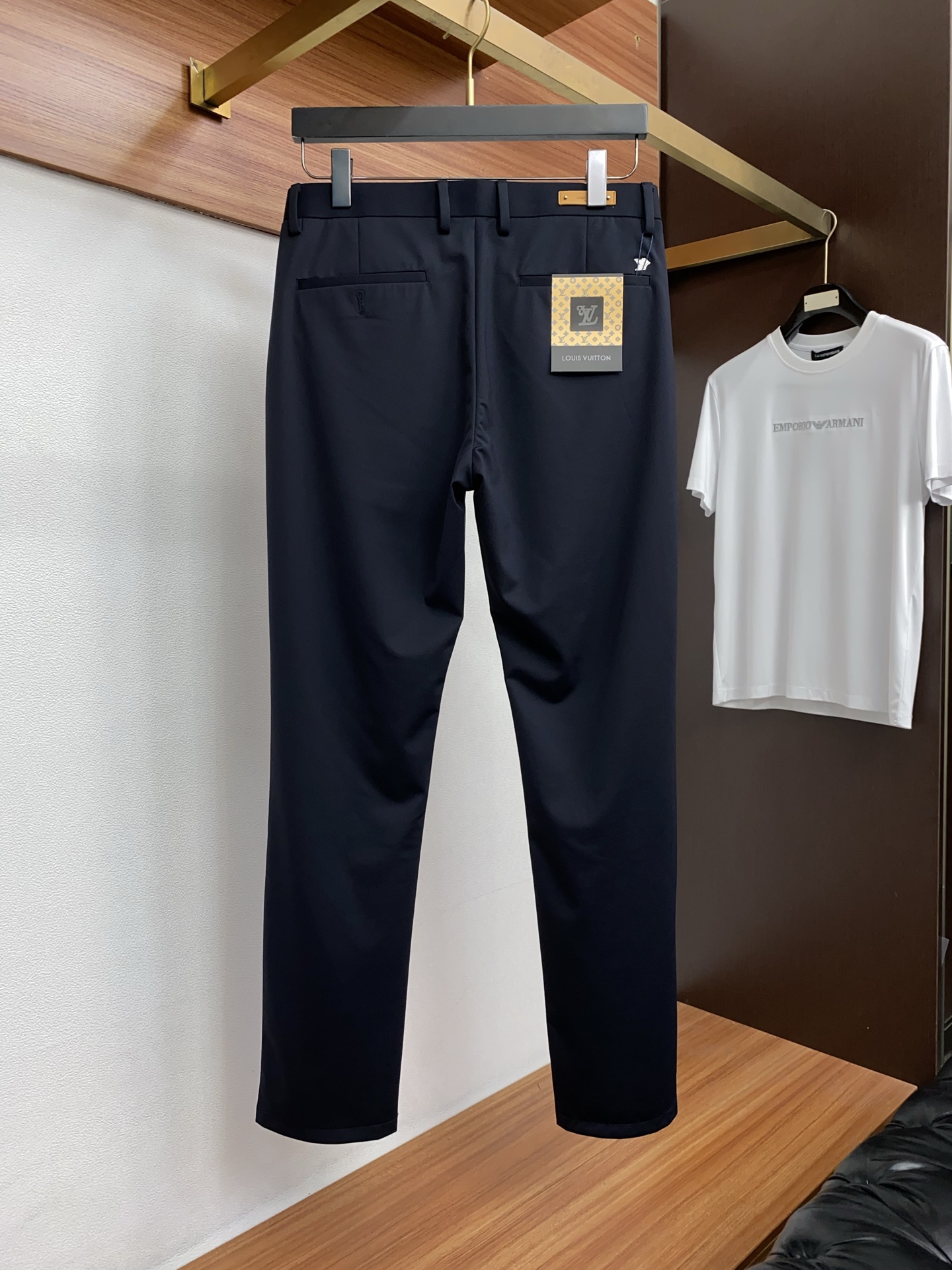 1v路易威登 26早春 新品 原单男士西装休闲西裤 每季必出的类型，无需质疑的热卖王牌单品，符合四季最佳