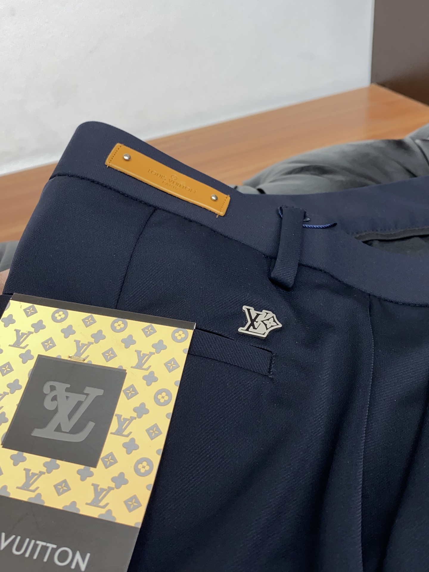 1v路易威登 26早春 新品 原单男士西装休闲西裤 每季必出的类型，无需质疑的热卖王牌单品，符合四季最佳