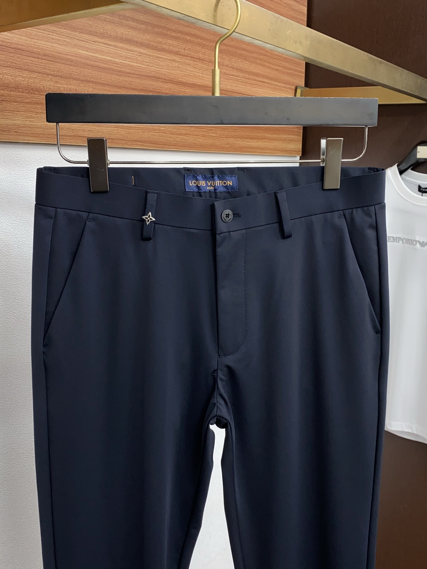 1v路易威登 26早春 新品 原单男士西装休闲西裤 每季必出的类型，无需质疑的热卖王牌单品，符合四季最佳