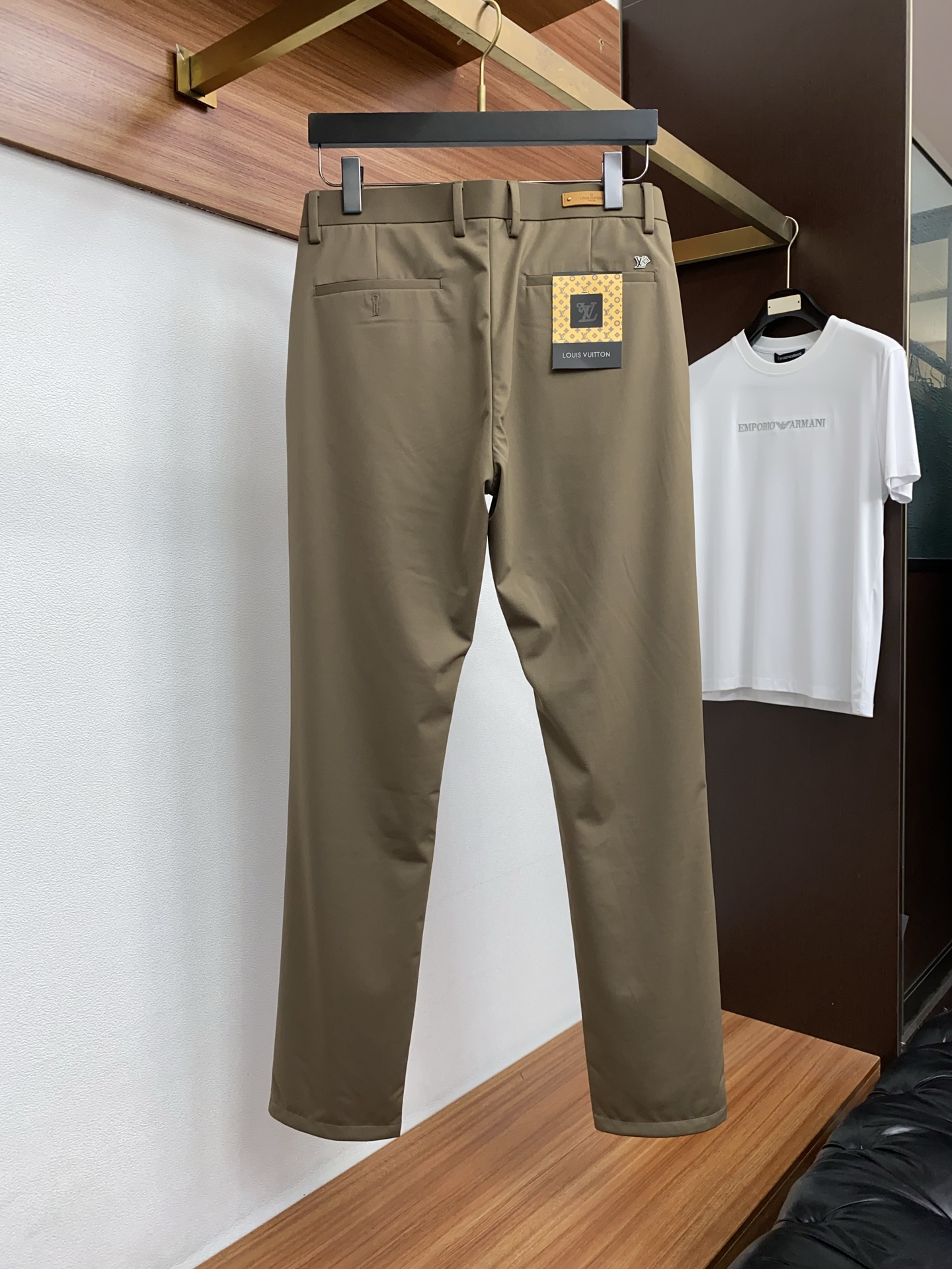 1v路易威登 26早春 新品 原单男士西装休闲西裤 每季必出的类型，无需质疑的热卖王牌单品，符合四季最佳