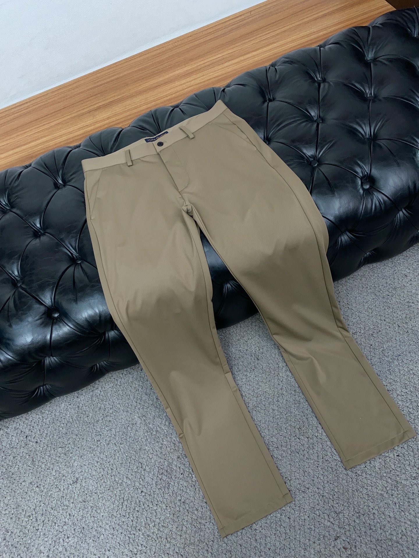 1v路易威登 26早春 新品 原单男士西装休闲西裤 每季必出的类型，无需质疑的热卖王牌单品，符合四季最佳