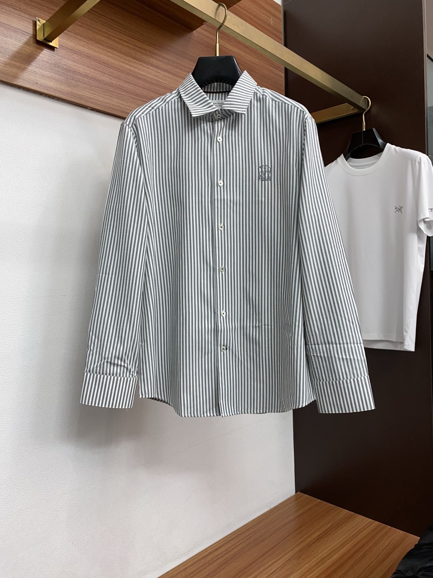 bc 男士商务休闲长袖衬衫.官方同步系列！颇具意大利典型风格的时装，在面料选取和工艺方面都相当考究，极符