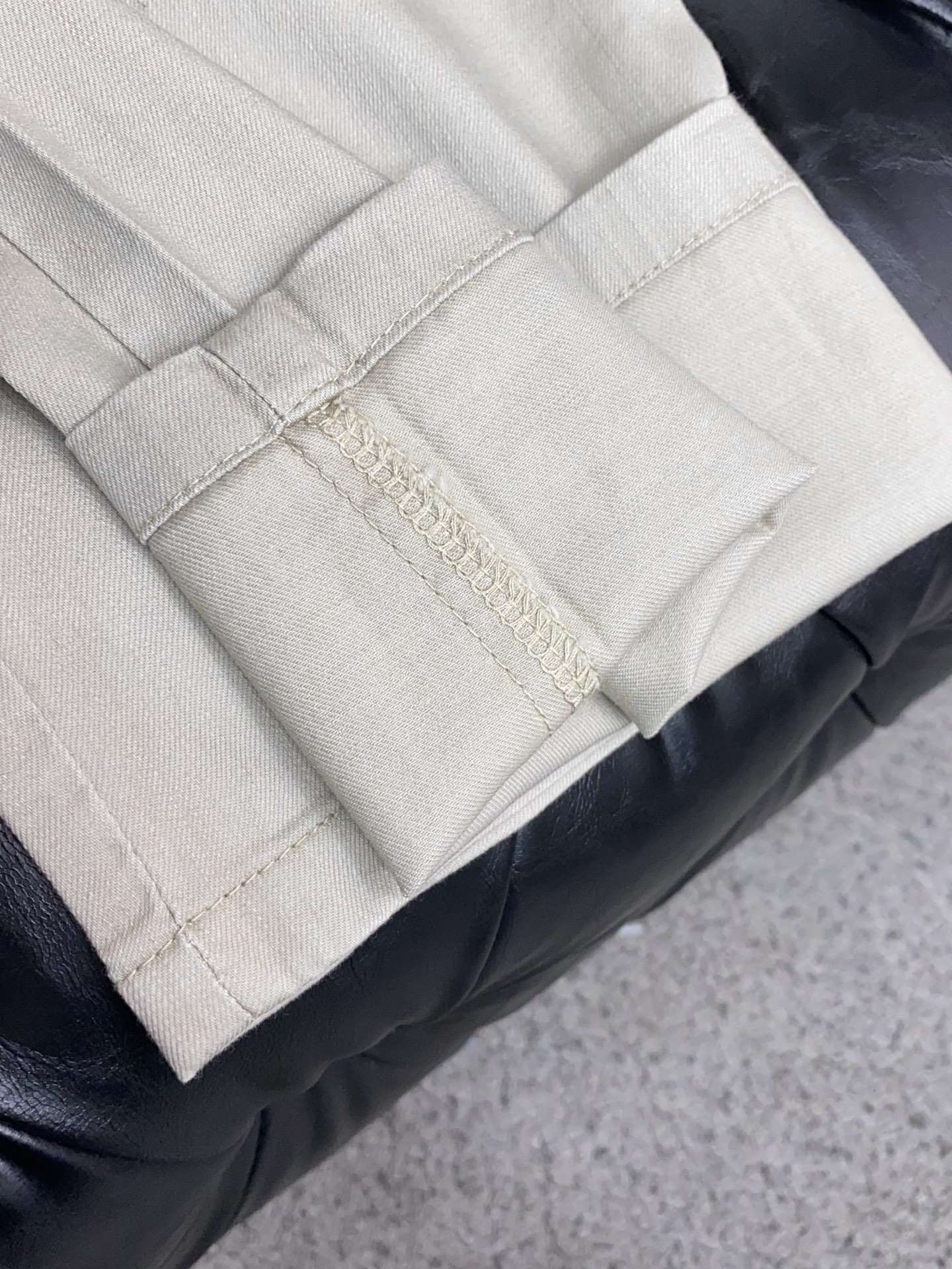 Loro piana 诺悠翩雅 2026春夏新款 休闲裤 干净利落剪裁，都市风十足 采用精纺面料手感软糯